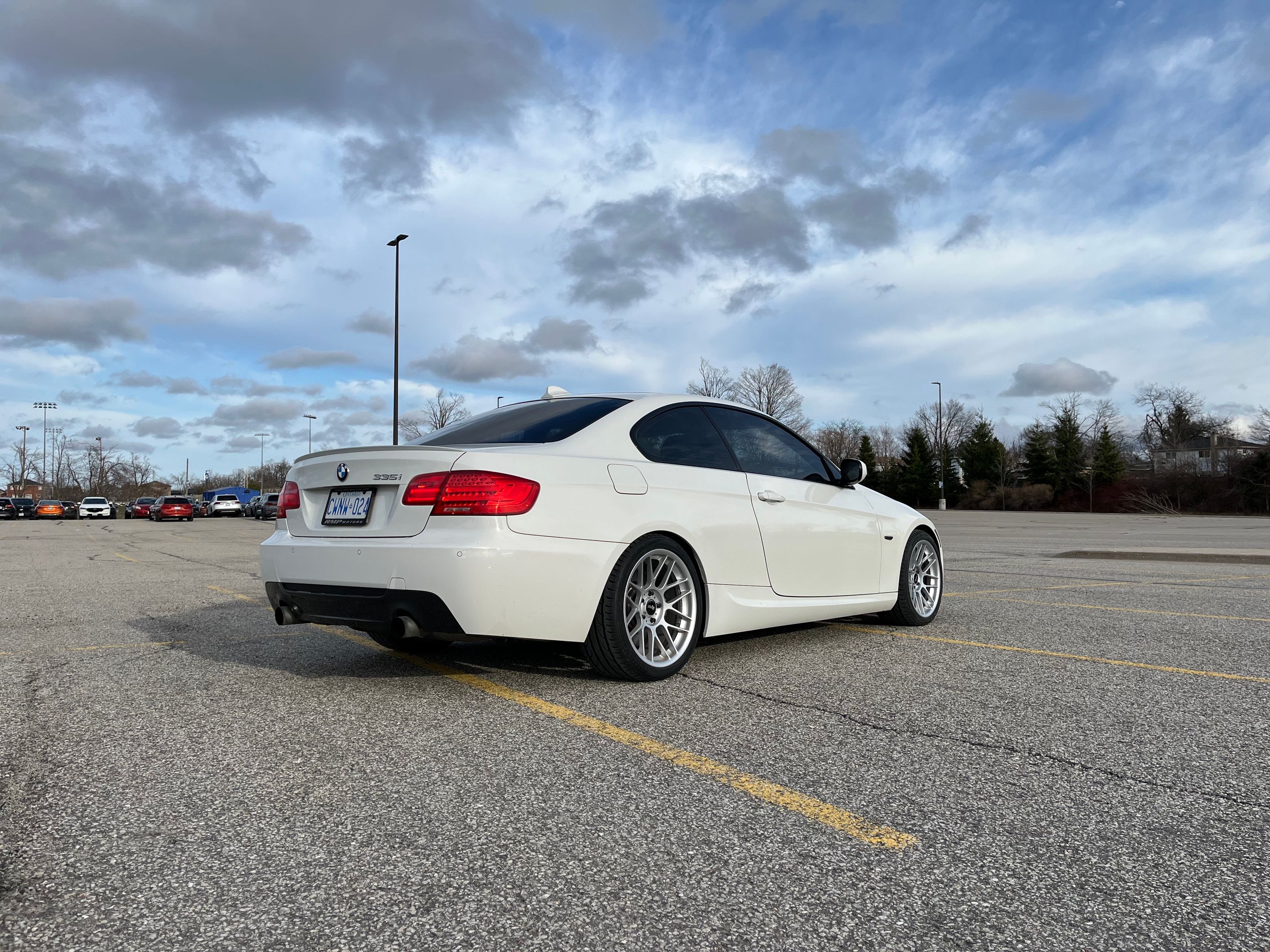 White BMW E92 Coupe 3 Series with 18" ARC-8 Apex wheels in Race Silver