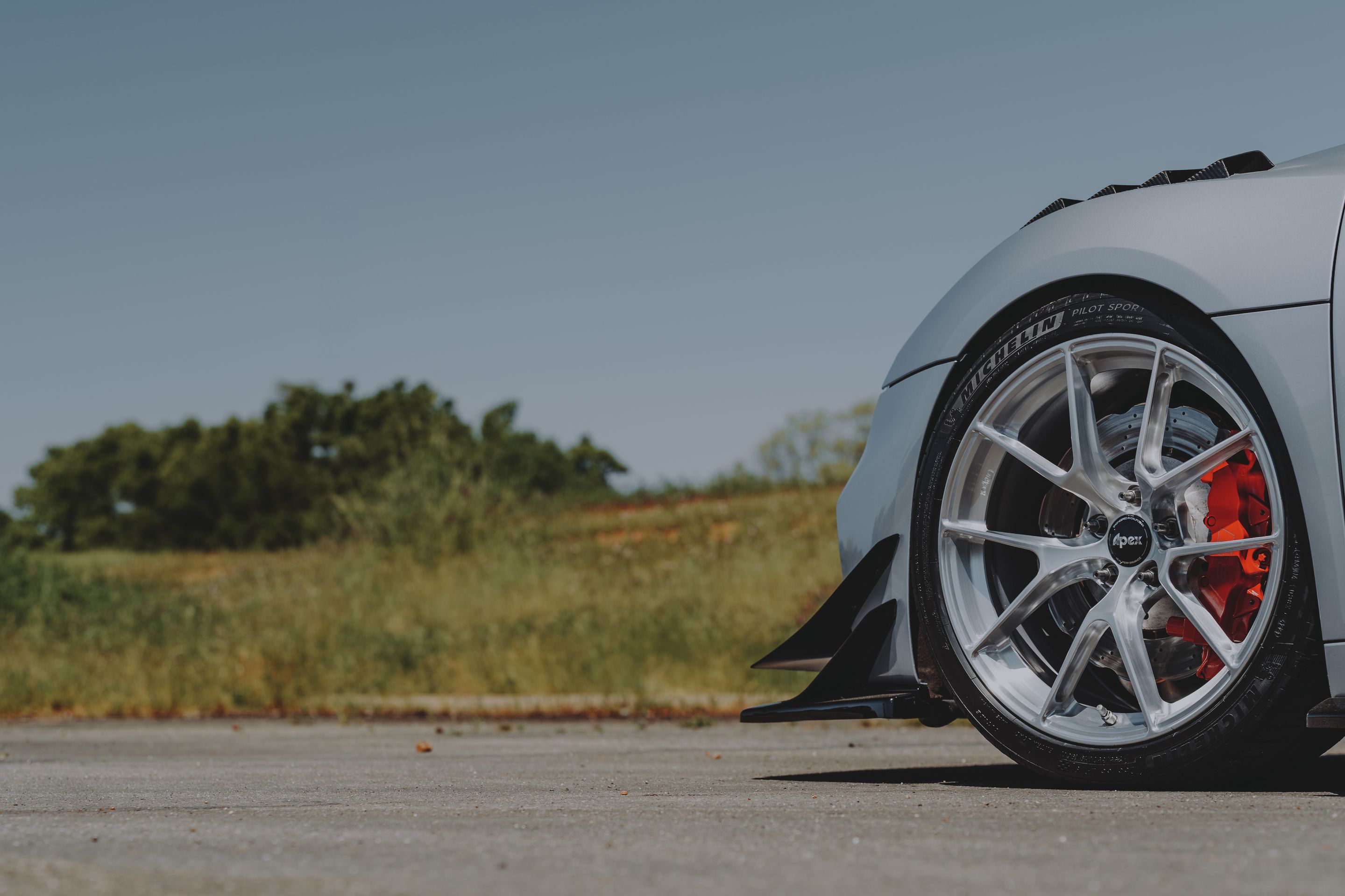 Silver Audi Gen 2 R8 with 19"/20" VS-5RS Apex wheels in Brushed Clear