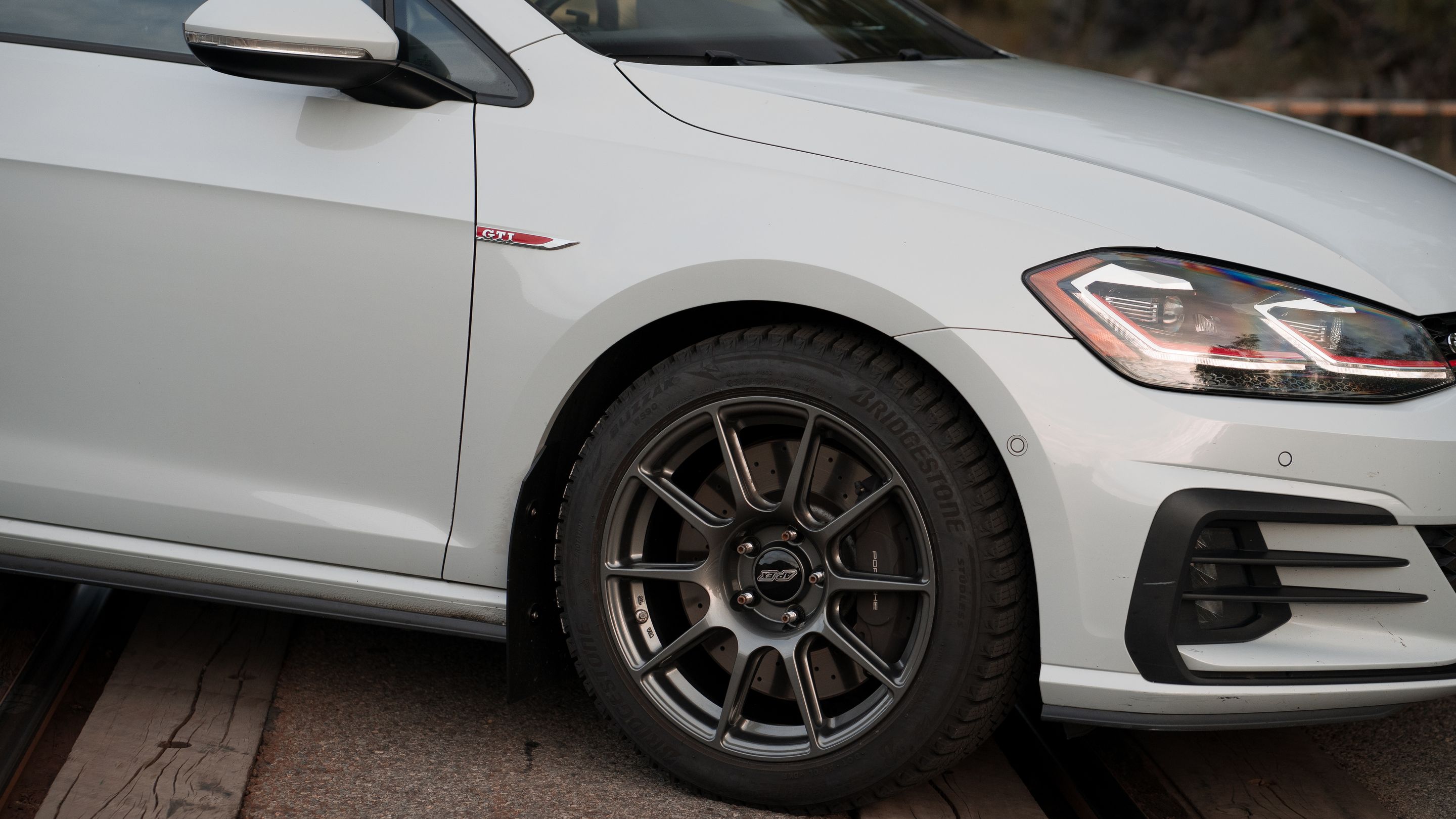 Grey VW MK7 GTI with 17" SM-10 Apex wheels in Anthracite
