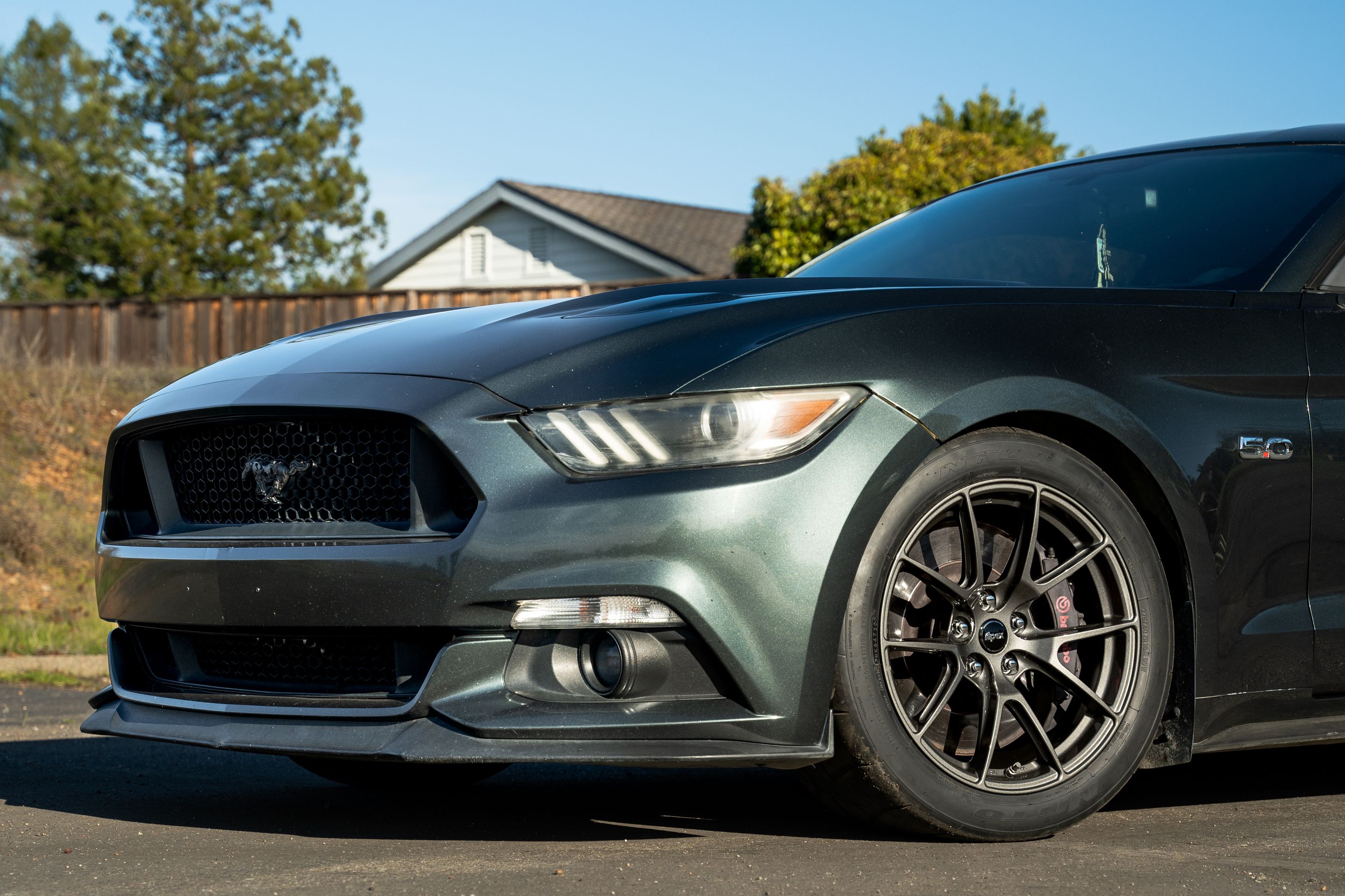 Green Ford S550 Mustang GT with 18" VS-5 Apex wheels in Anthracite