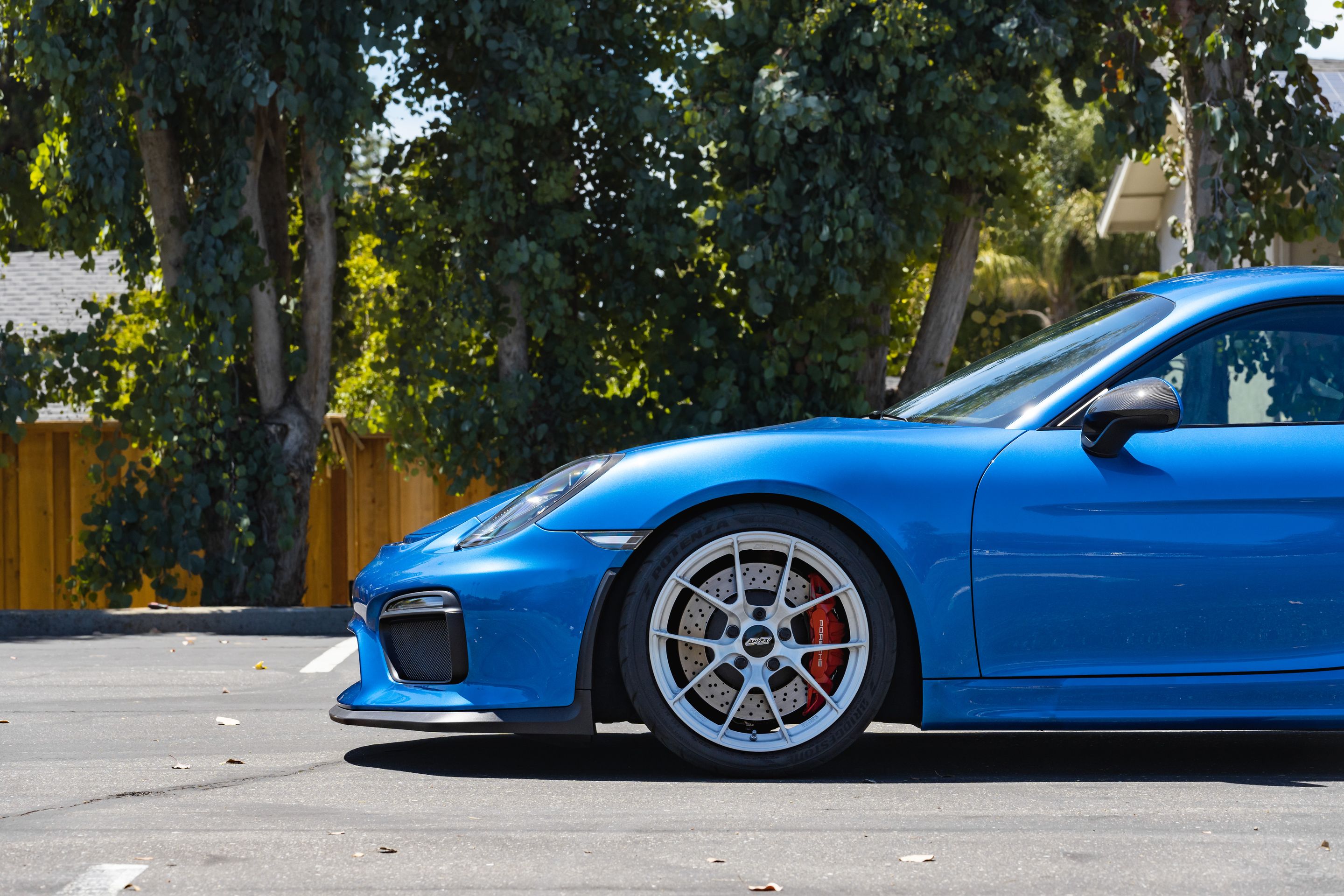 Blue Porsche 981 Cayman GT4 with 19" VS-5RS Apex wheels in Brushed Clear