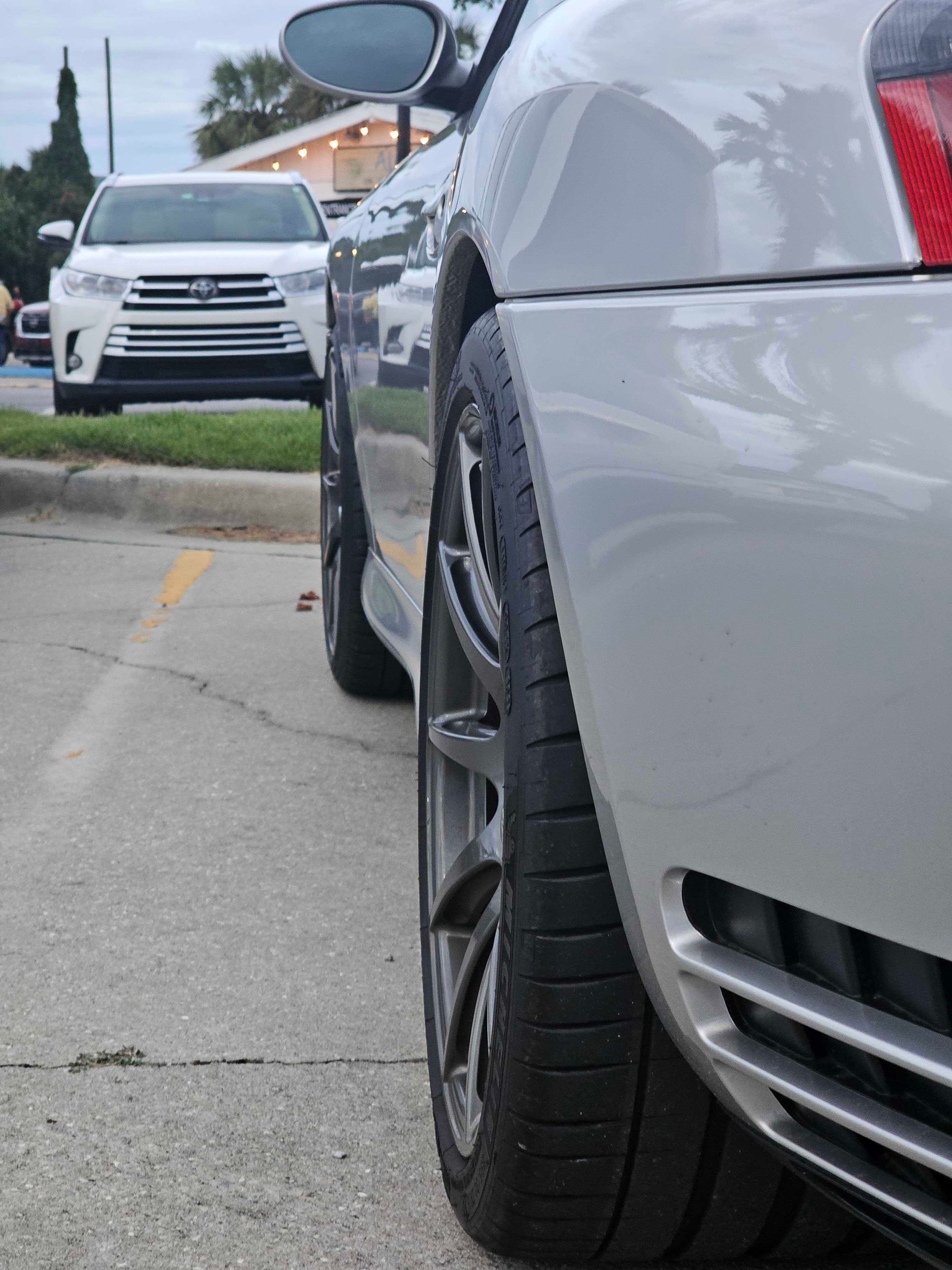 Silver Porsche 911 996 Carrera 4S with 18" SM-10 Apex wheels in Anthracite