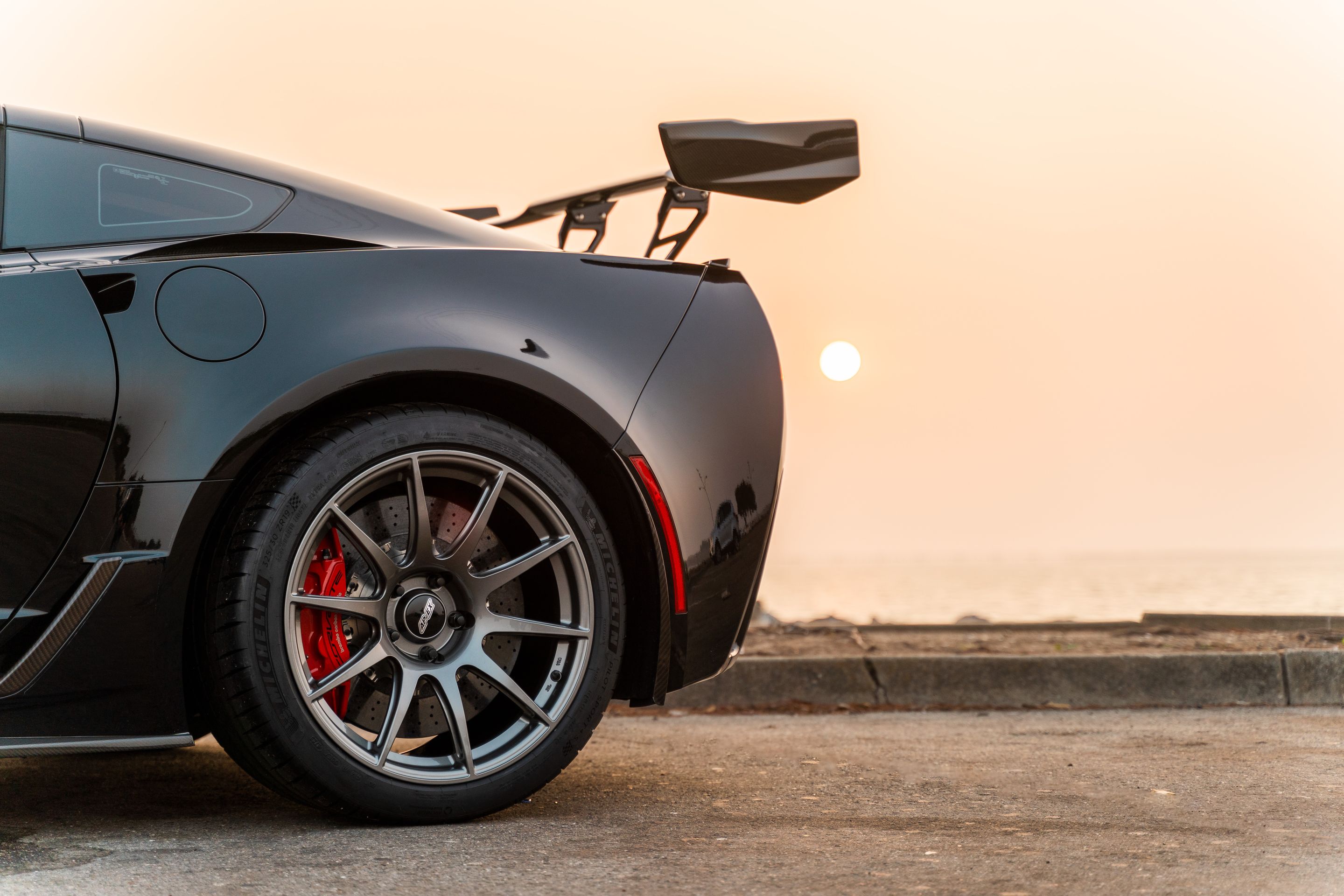 Black Chevrolet C7 Corvette Z06 with 19" SM-10 Apex wheels in Anthracite