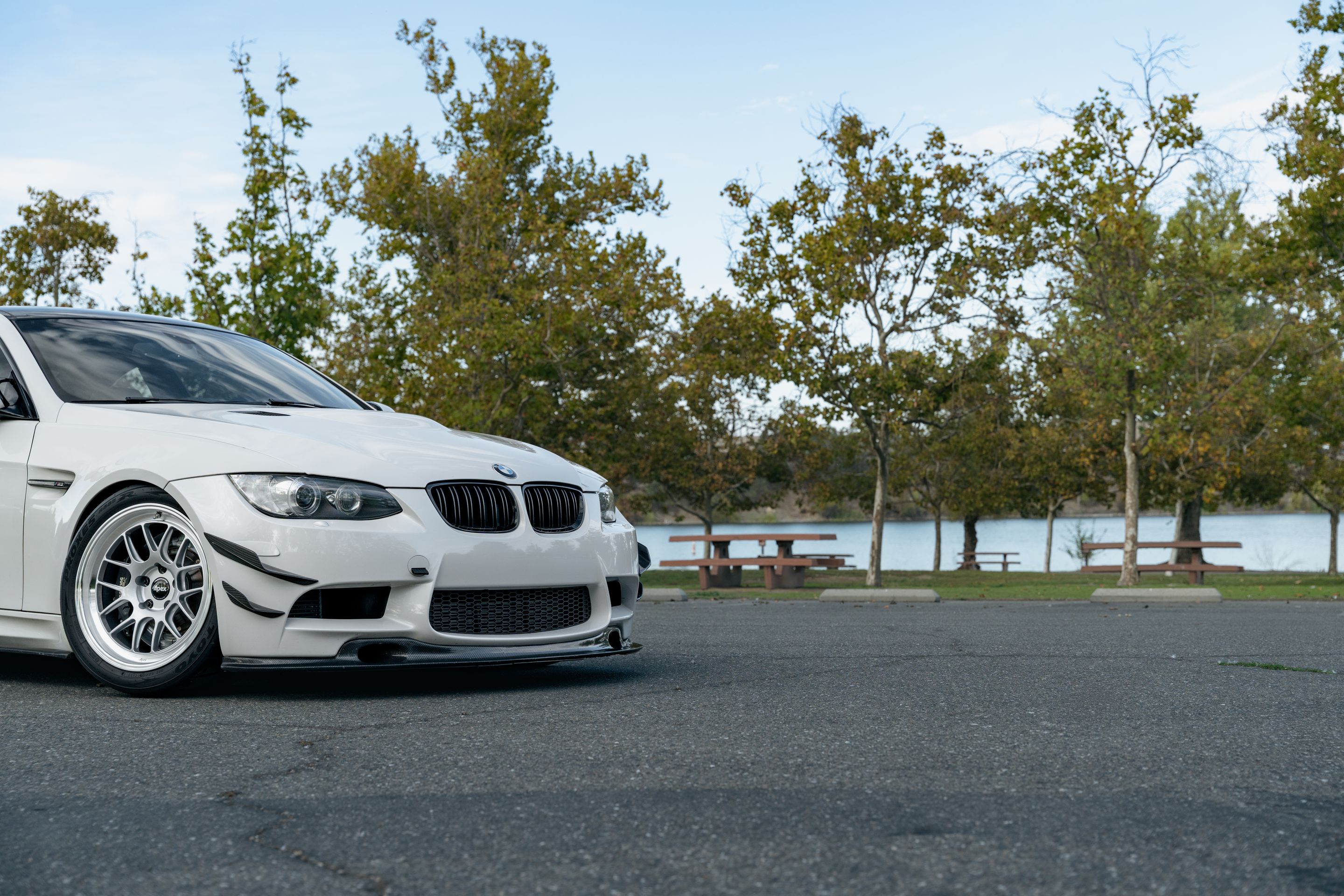White BMW E92 Coupe M3 with 18" ML-7RT Apex wheels in Machined Lip Race Silver