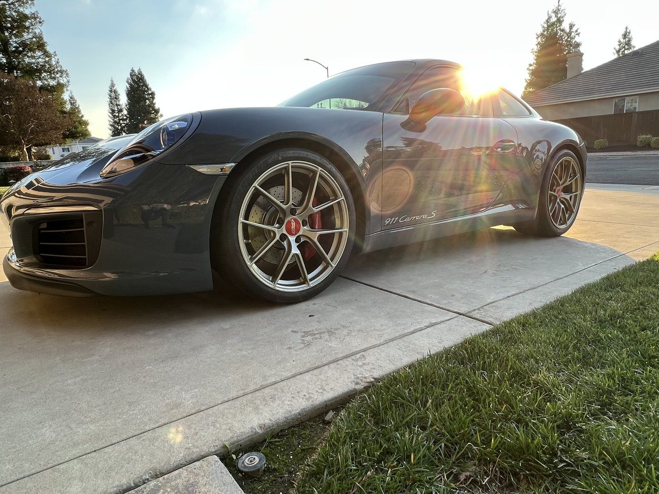 Grey Porsche 911 991.2 Carrera S with 20" VS-5RS Apex wheels in Motorsport Gold