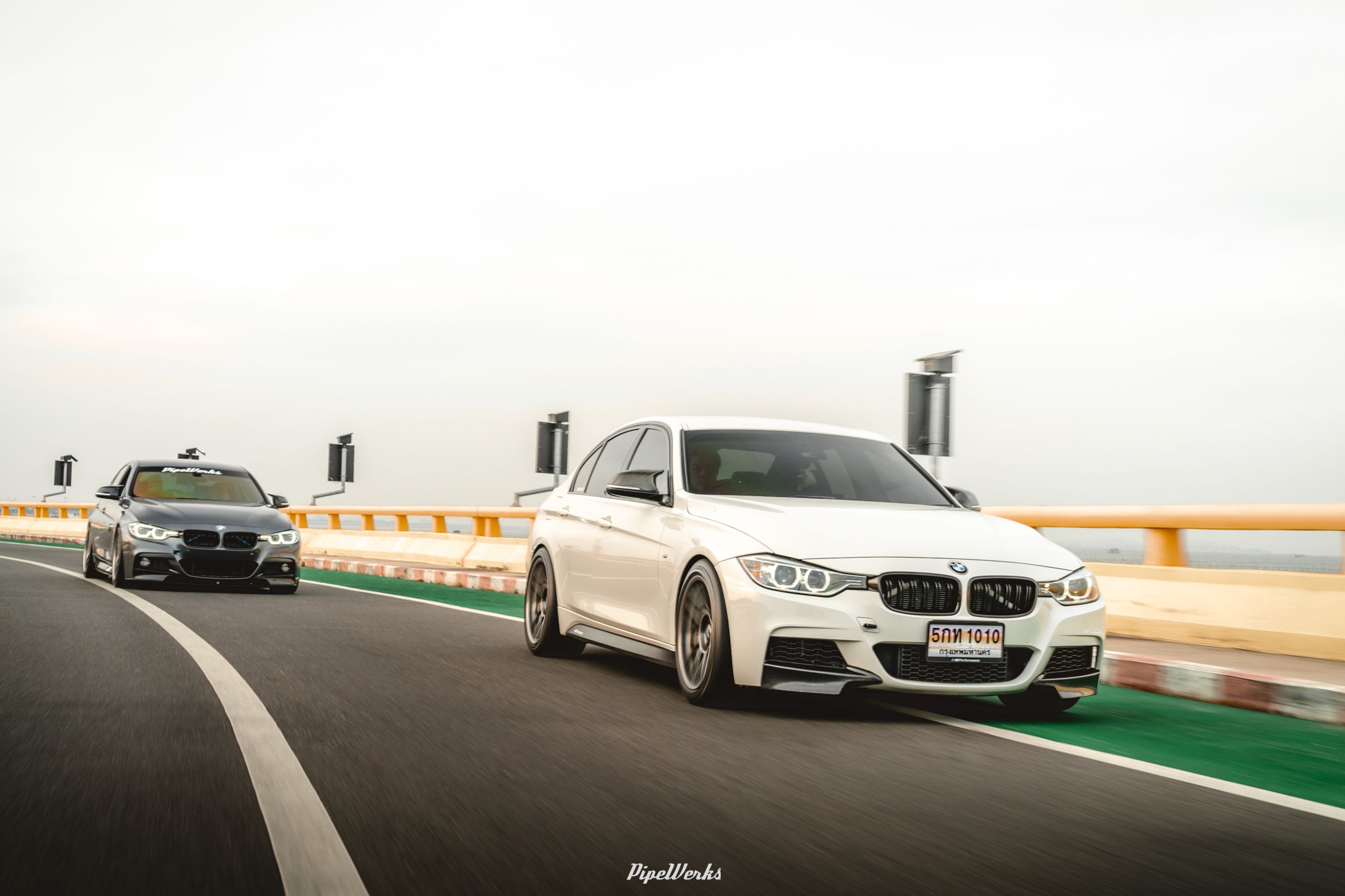 White BMW F30 Sedan 3 Series with 18" ARC-8 Apex wheels in Anthracite