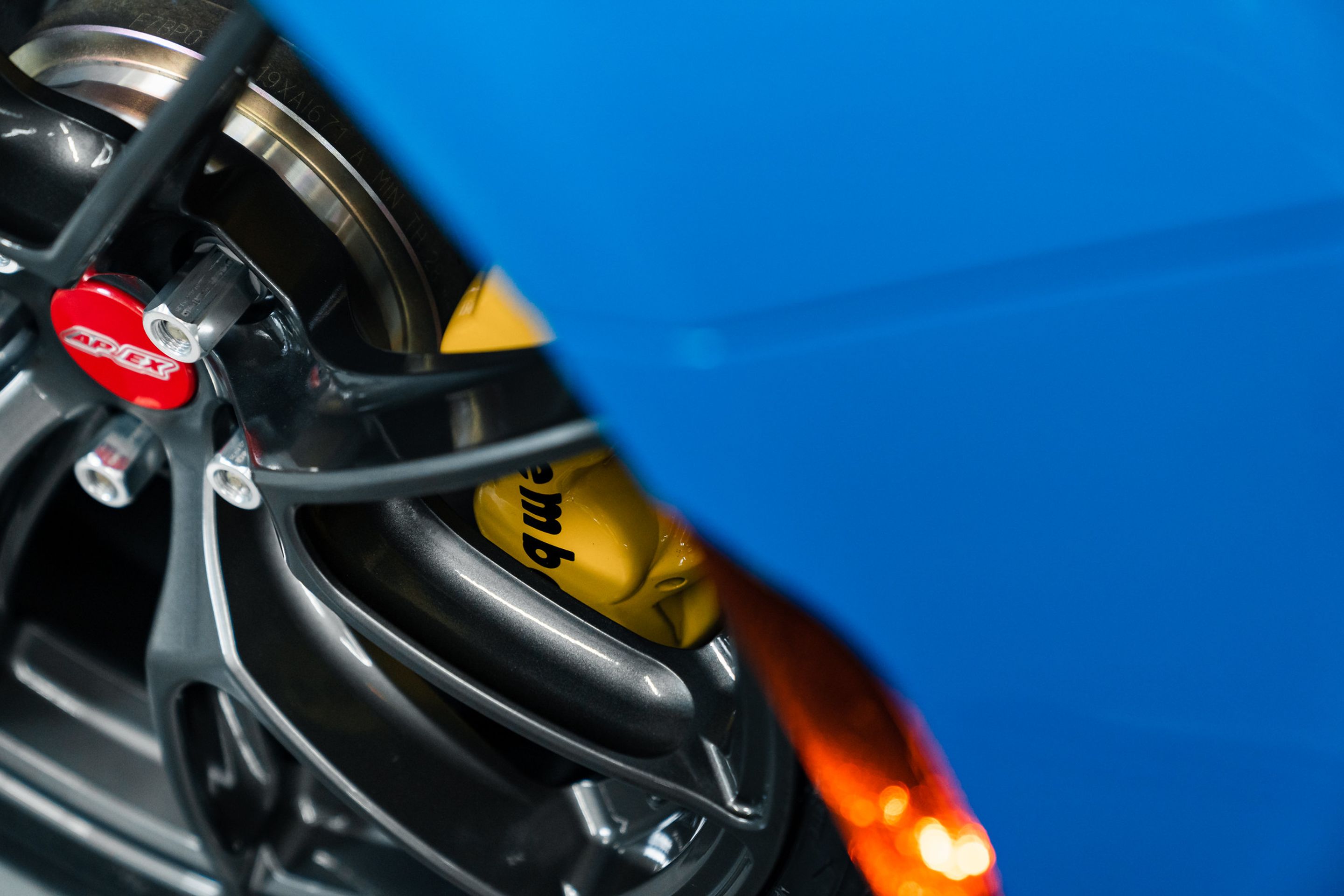 Blue Toyota GR86 with 17" VS-5RS Apex wheels in Anthracite