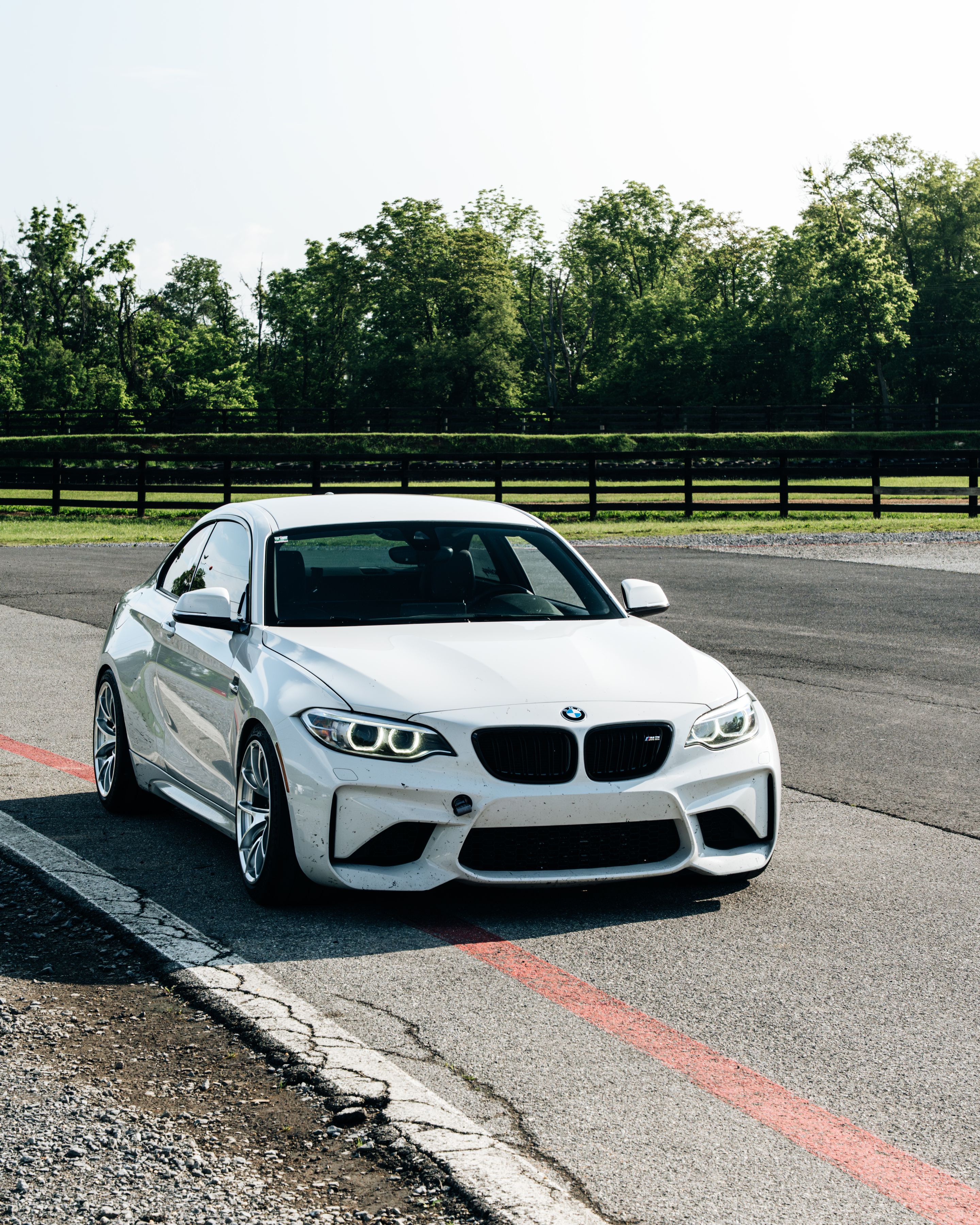 White BMW F87 M2 with 18" VS-5RE Apex wheels in Anthracite