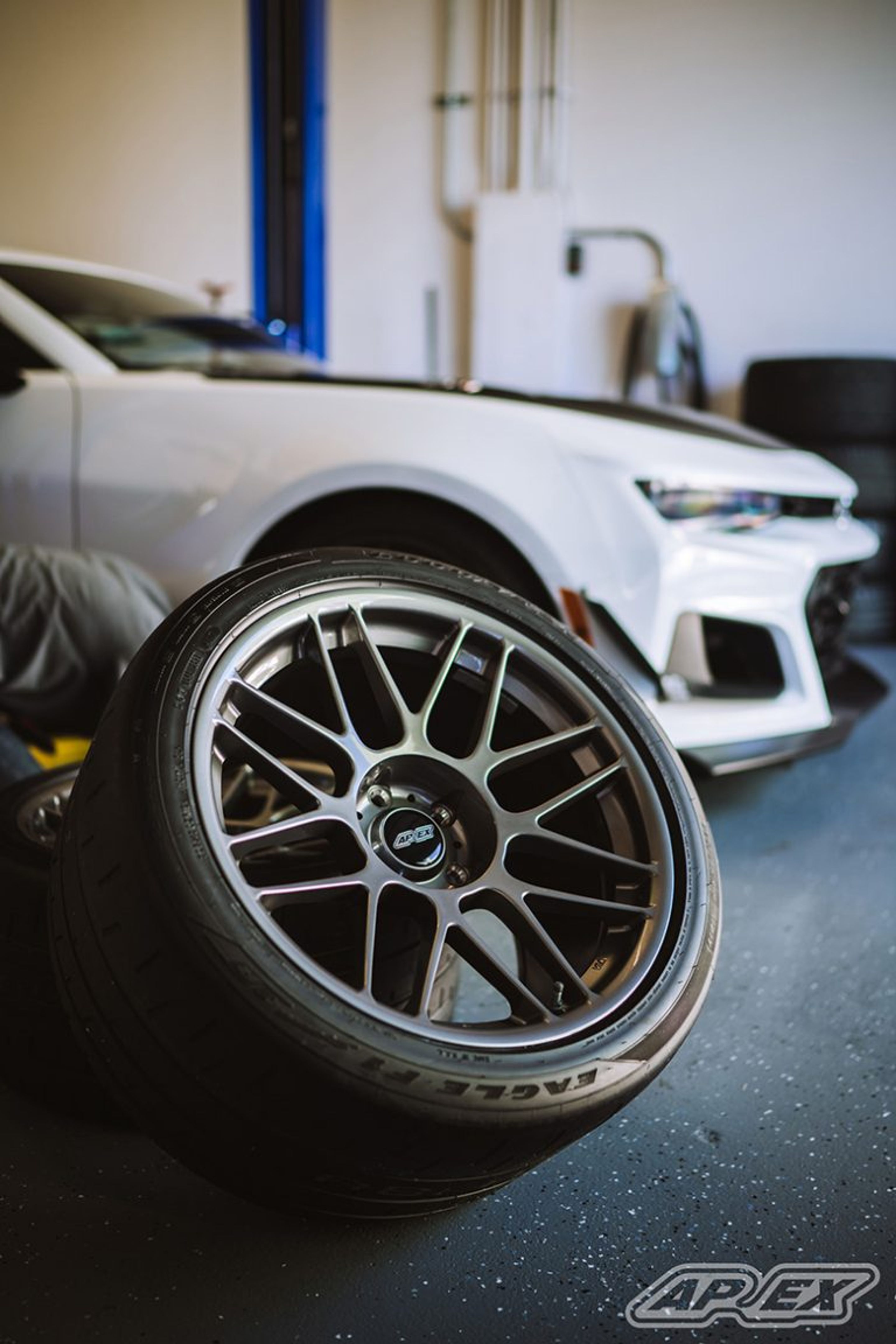 White Chevrolet 6th Gen Camaro ZL1 1LE with 19" ARC-8 Apex wheels in Anthracite