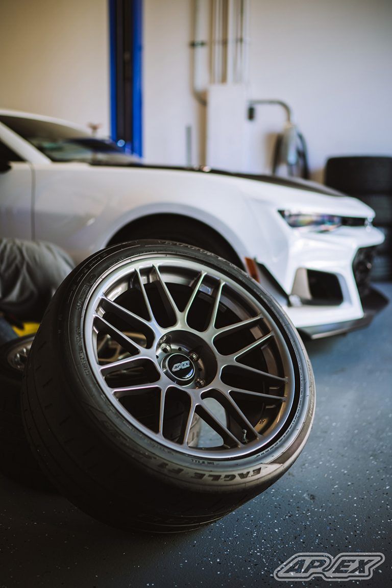 White Chevrolet 6th Gen Camaro ZL1 1LE with 19" ARC-8 Apex wheels in Anthracite