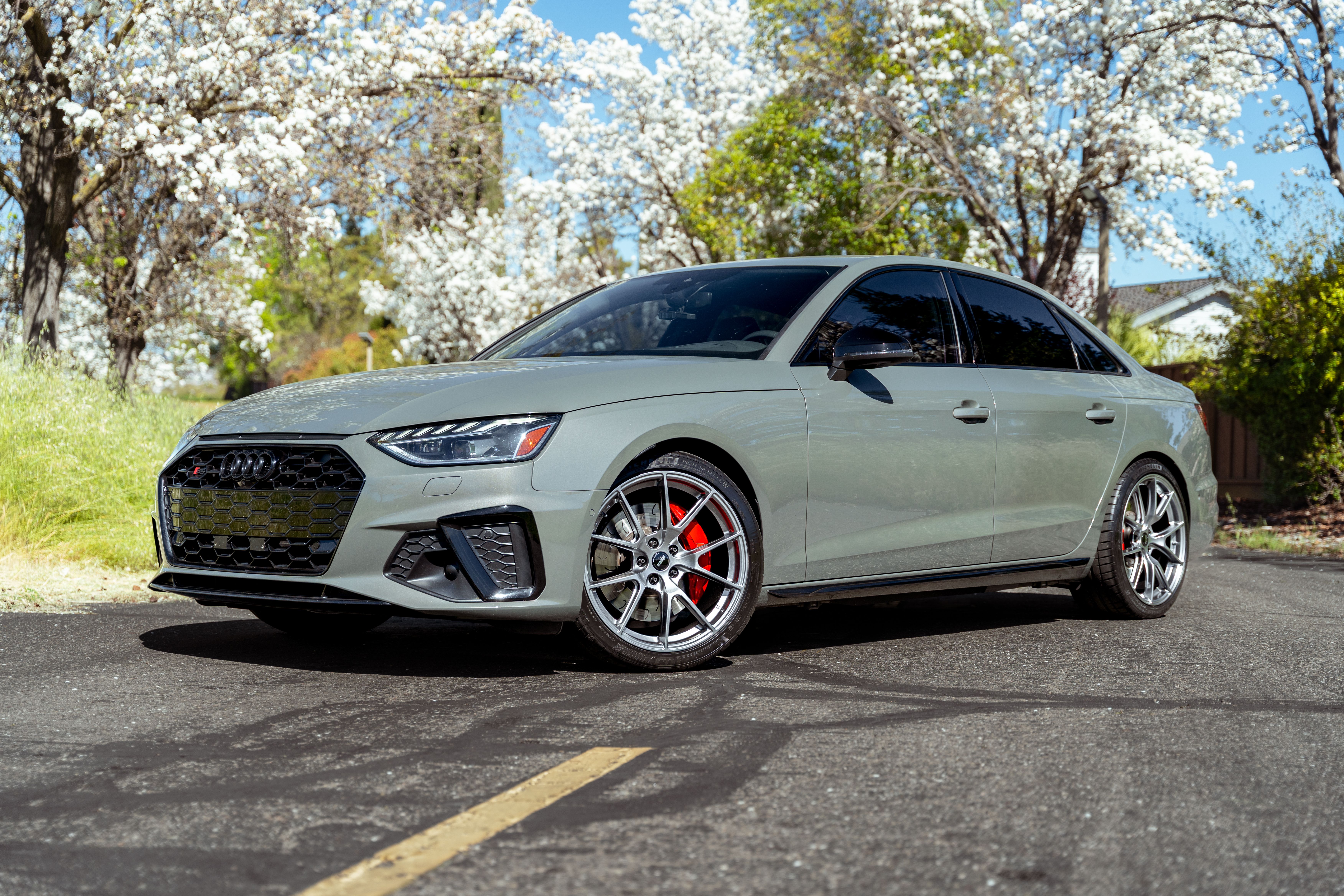 Grey Audi S4 - VS-5 in Hyper Black