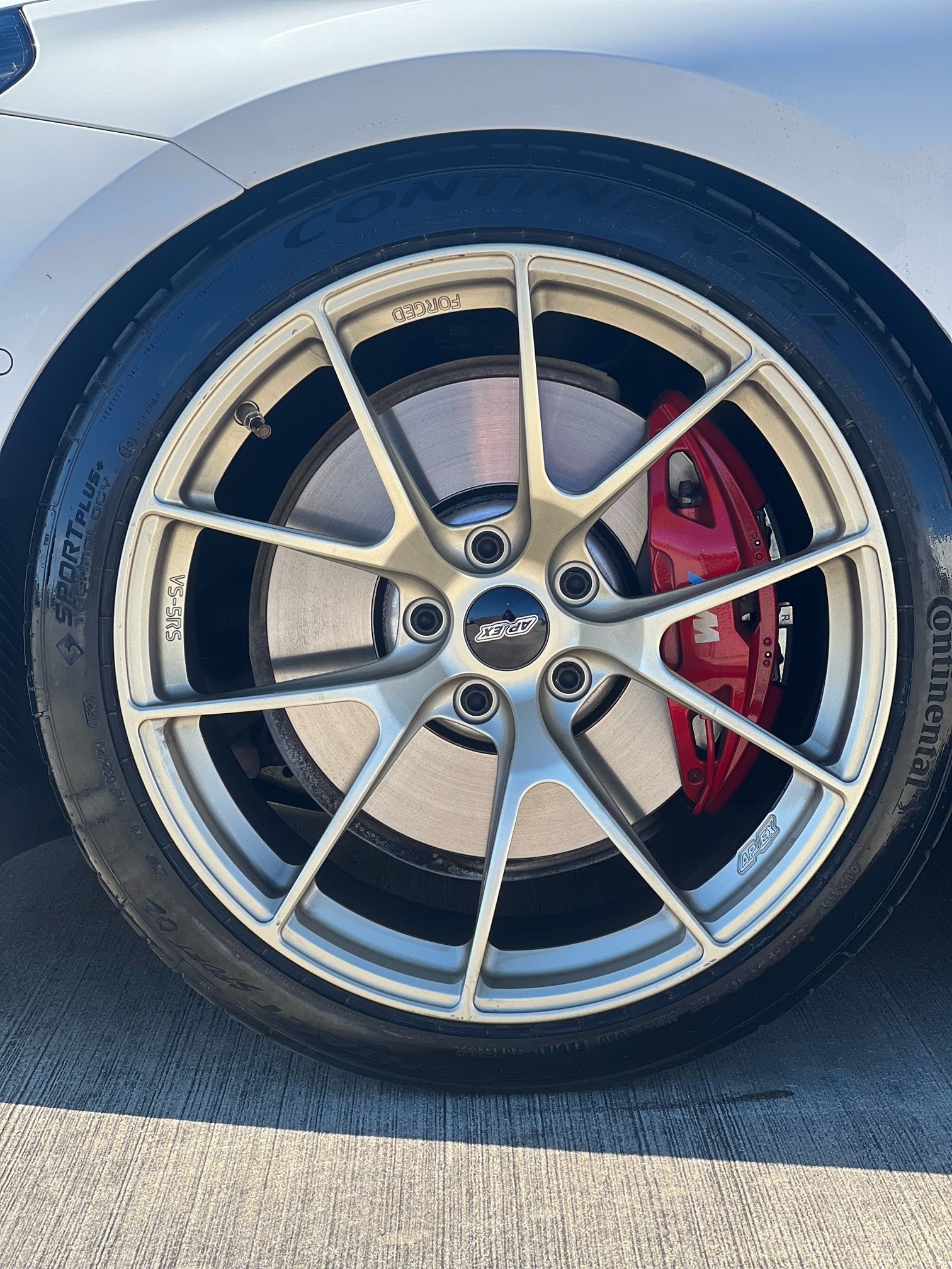 White BMW G42 2 Series with 19" VS-5RS Apex wheels in Motorsport Gold