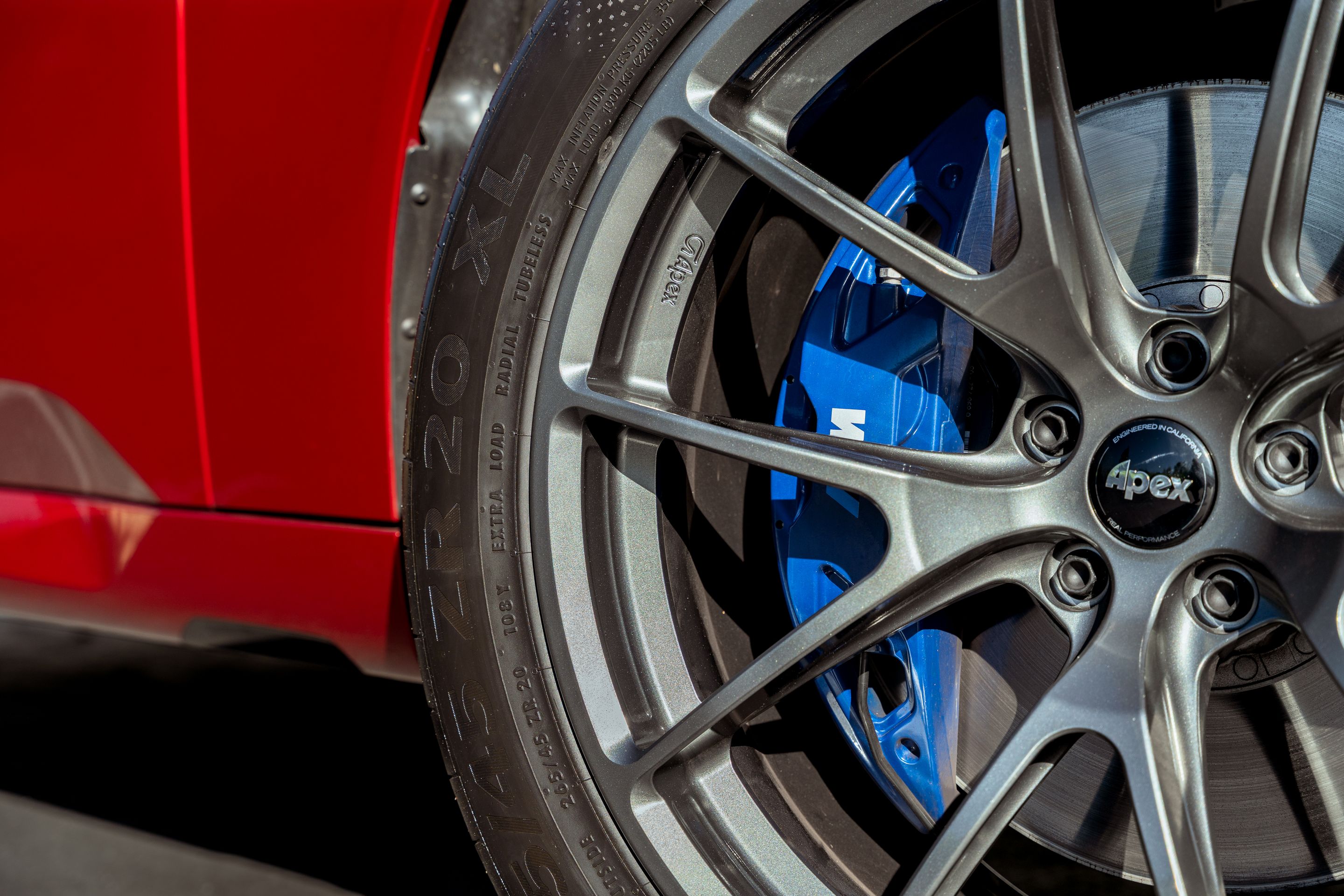 Red BMW G45 X3 with 20" VS-5RX Apex wheels in Anthracite