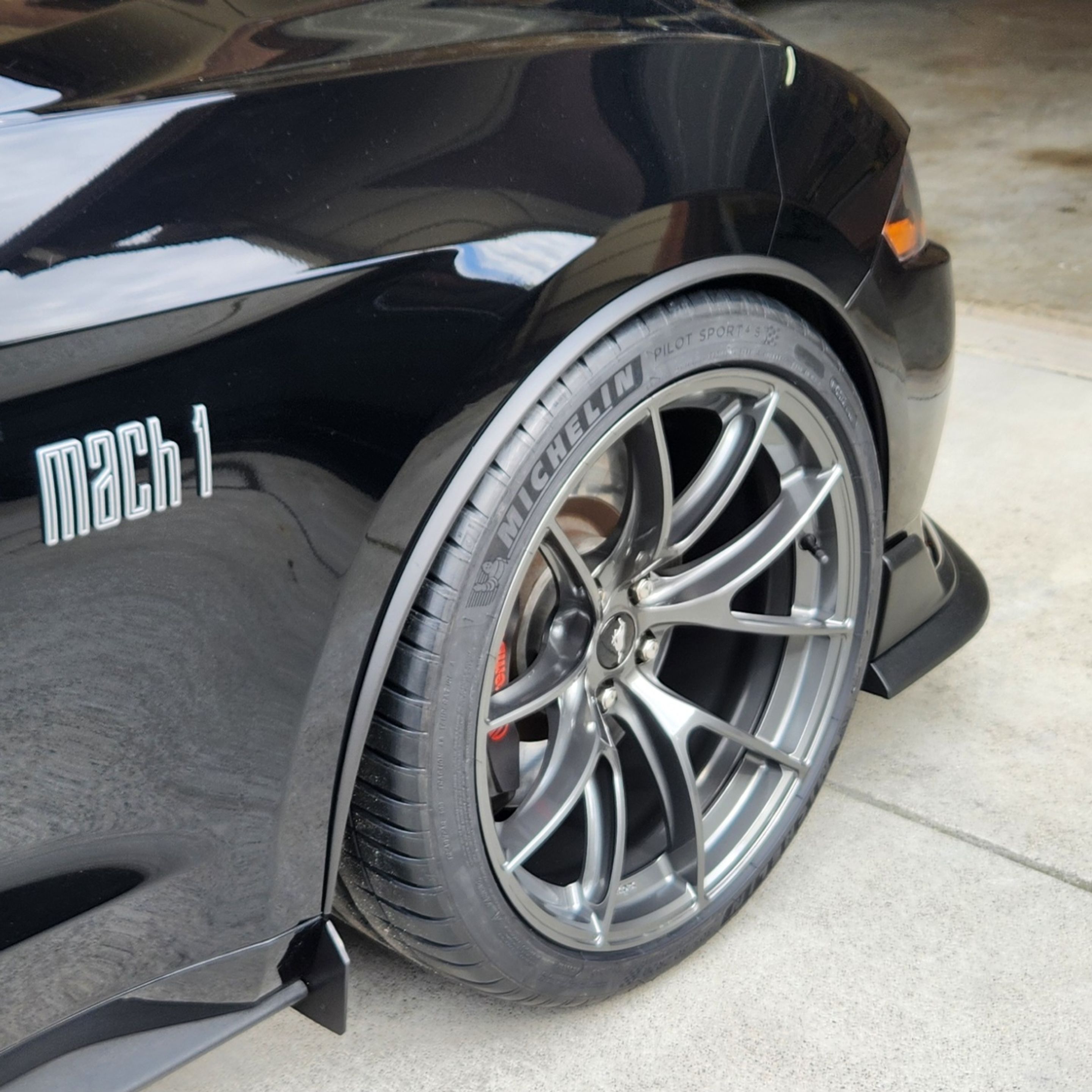 Black Ford S550 Mustang Mach 1 with 19" VS-5RS Apex wheels in Anthracite