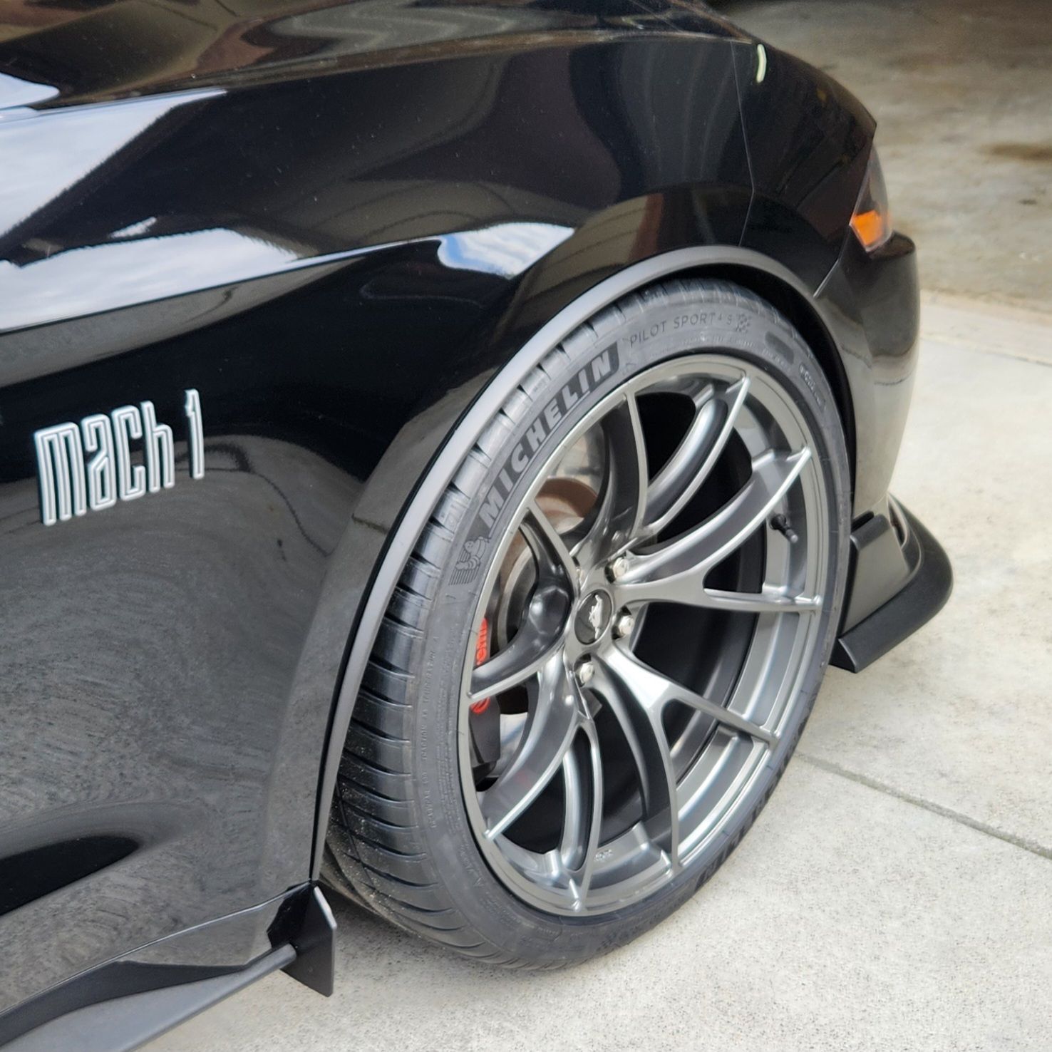 Black Ford S550 Mustang Mach 1 with 19" VS-5RS Apex wheels in Anthracite