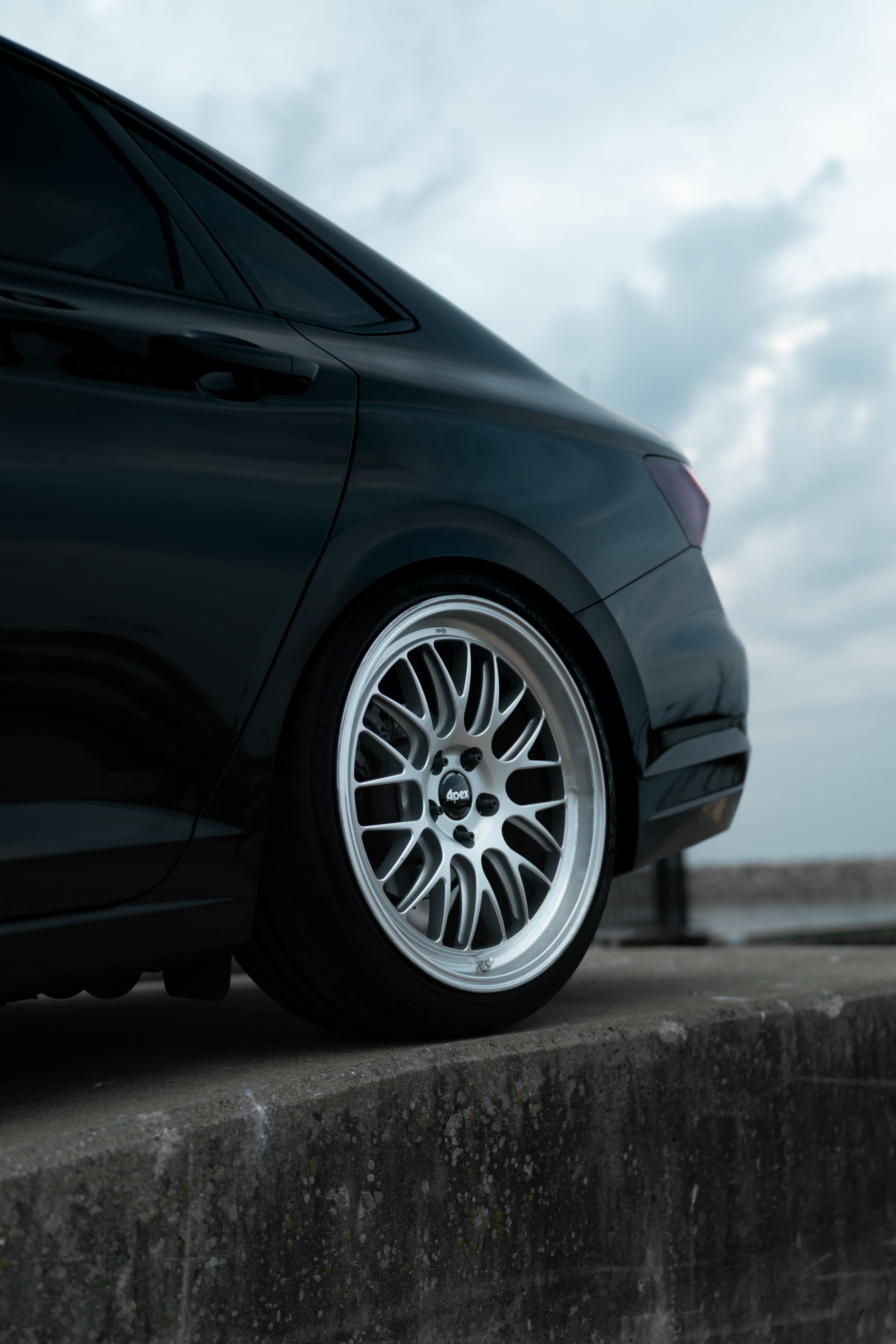 Black VW MK7 Jetta with 19" ML-10RT Apex wheels in Machined Lip Race Silver