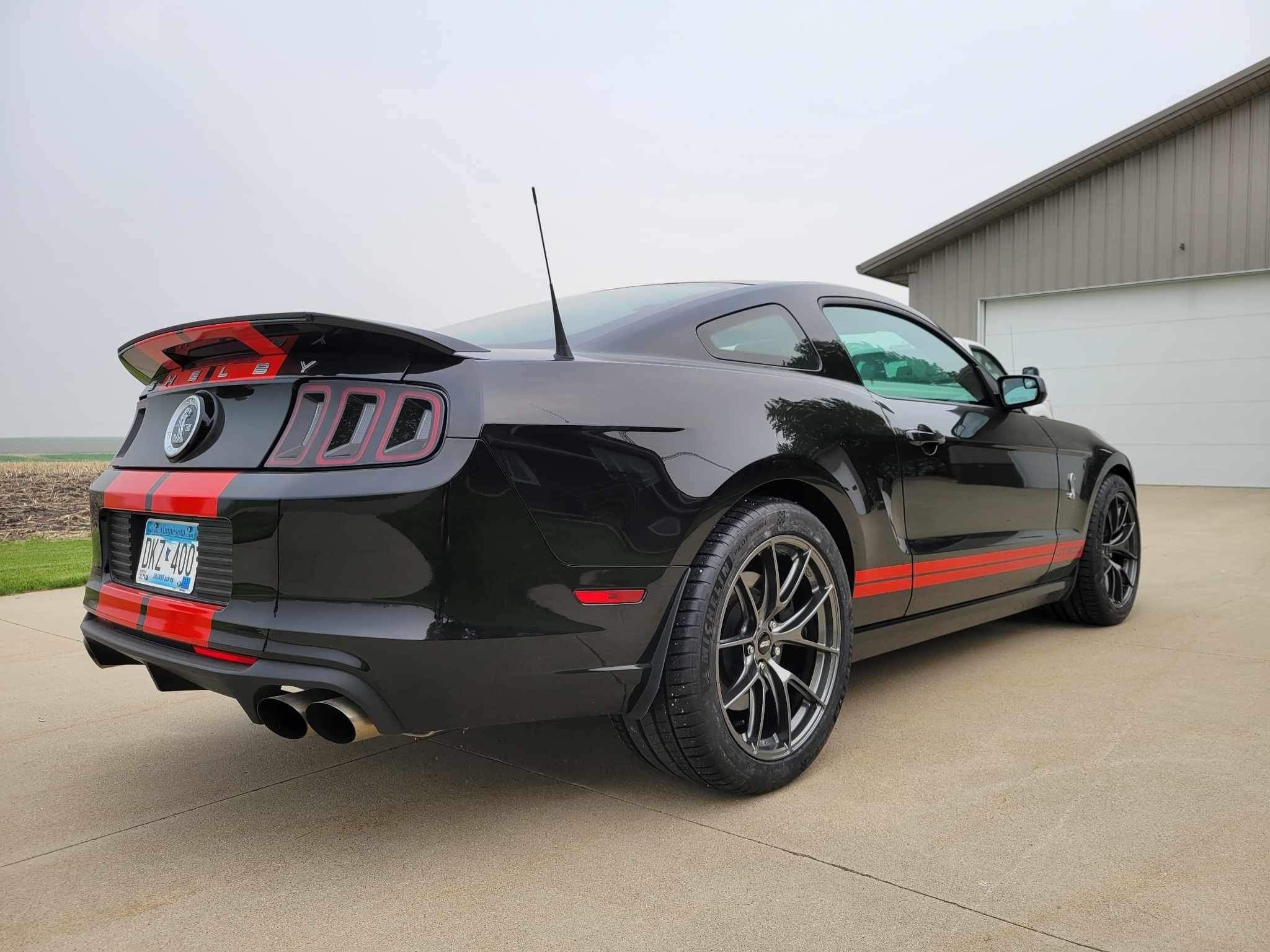 Ford S197 Mustang GT500 with 19
