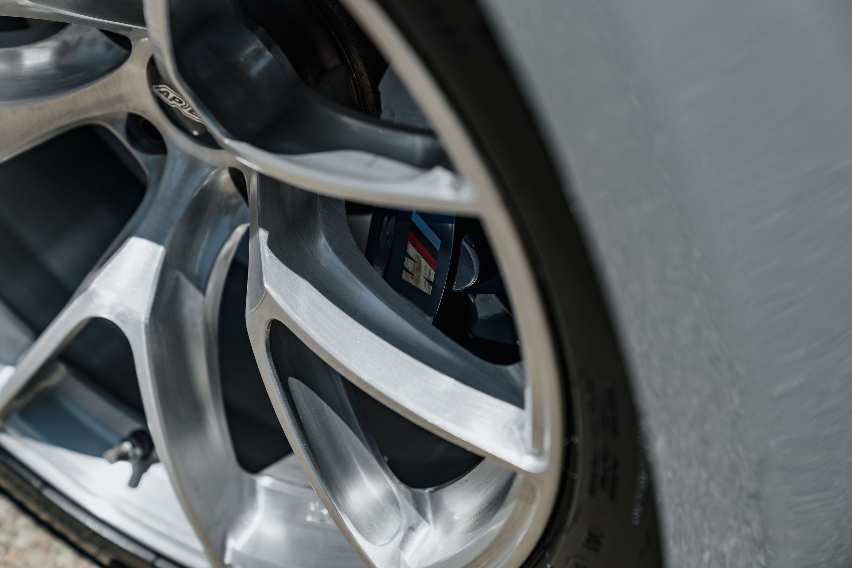 Grey BMW G87 M2 with 19"/20" VS-5RS Apex wheels in Brushed Clear