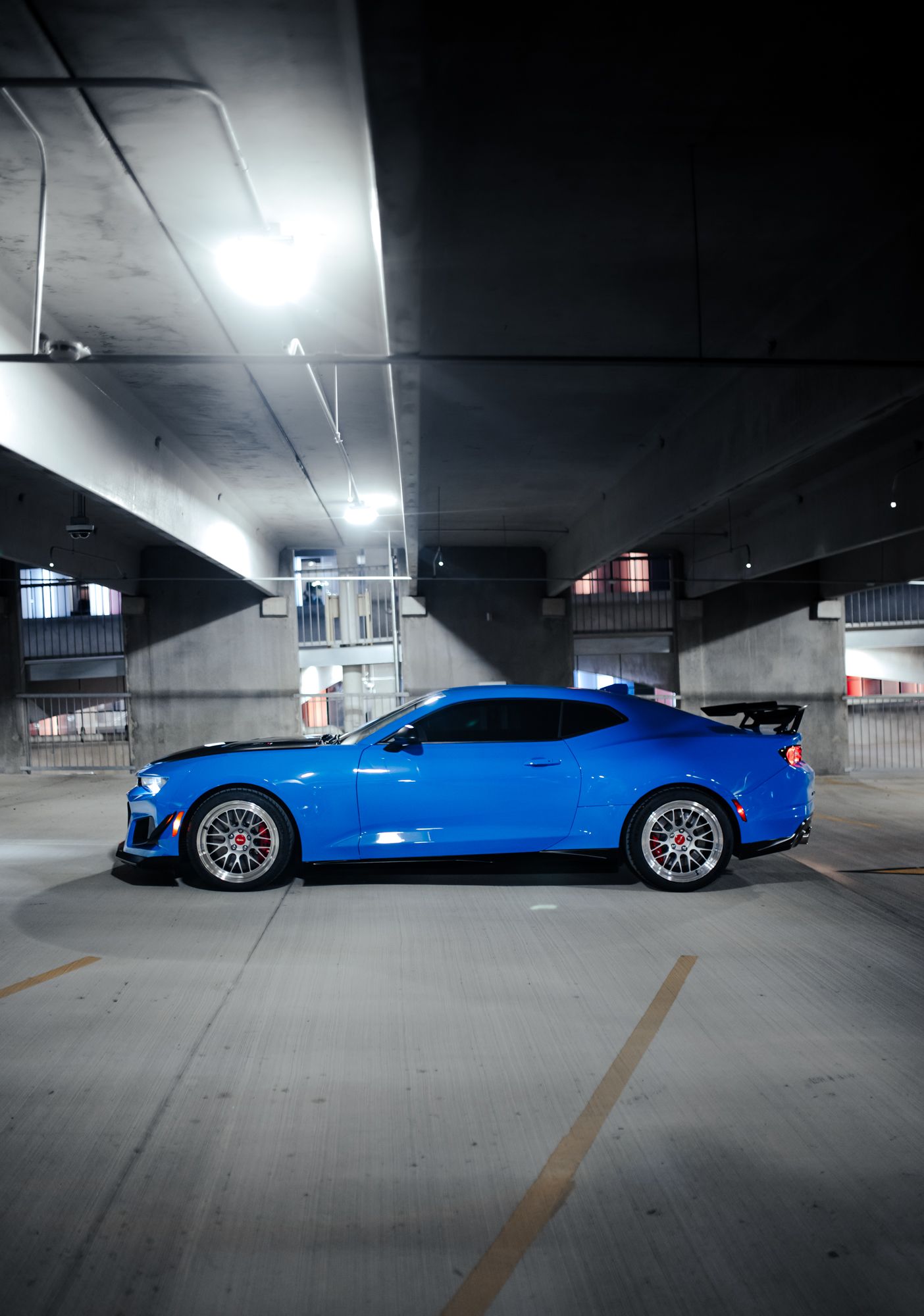 Blue Chevrolet 6th Gen Camaro ZL1 1LE with 19" ML-10RT Apex wheels in Machined Lip Race Silver