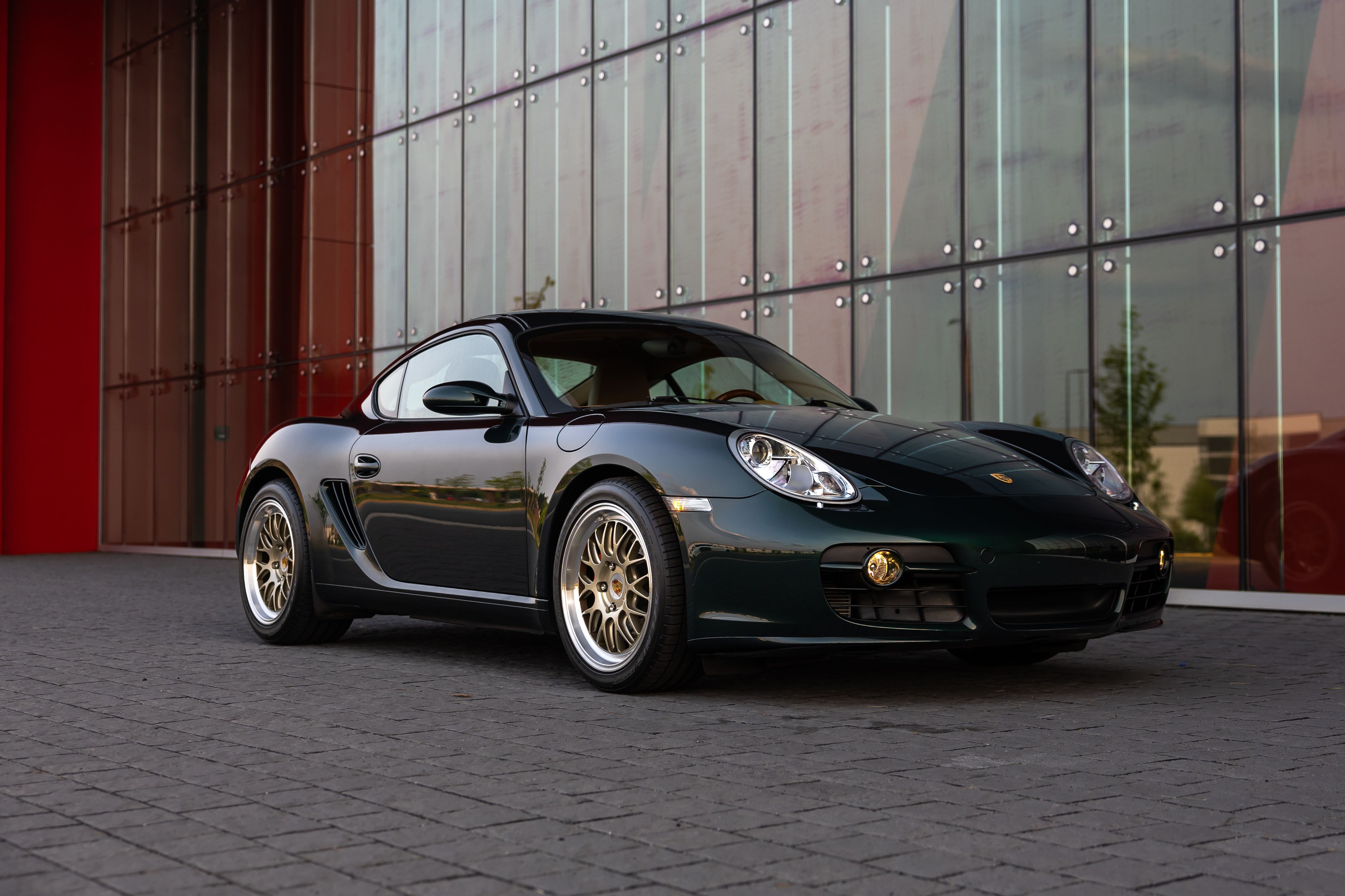 Porsche 987 Cayman S with 18