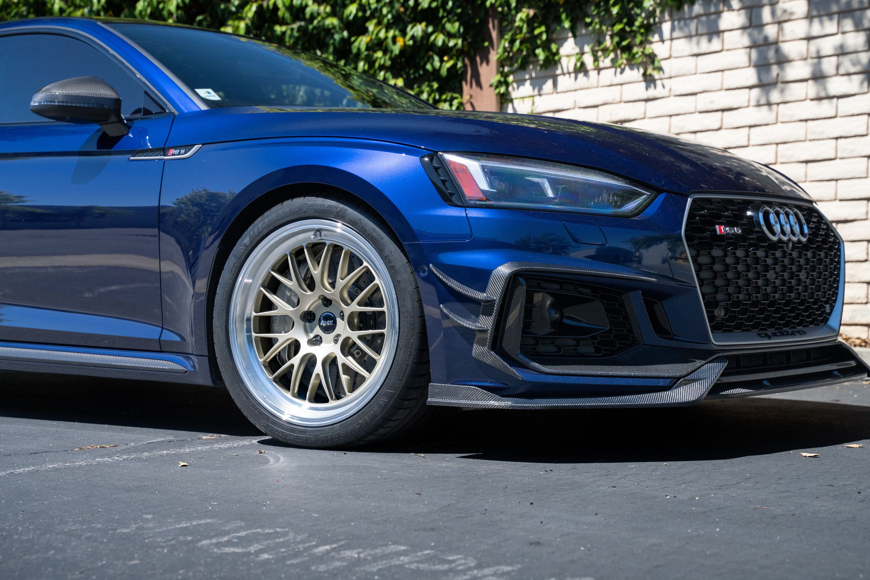 Blue Audi B9 RS 5 Sportback with 19" ML-10RT Apex wheels in Machined Lip Gloss Motorsport Gold