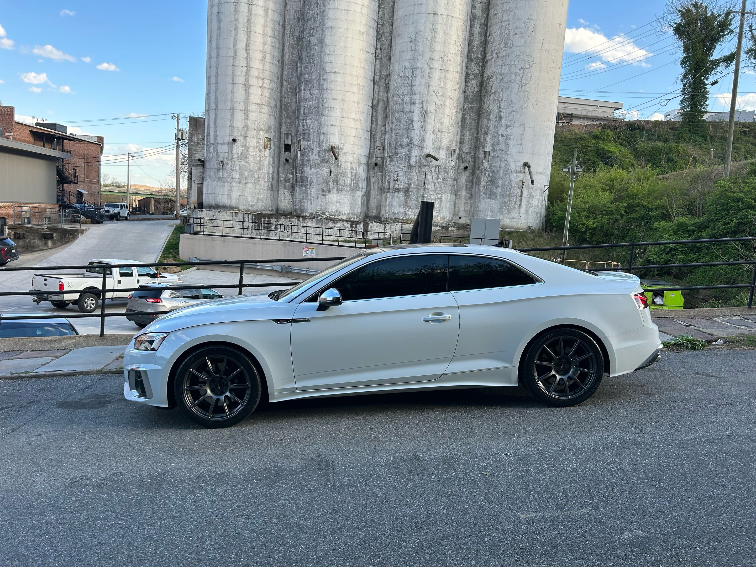 White Audi B9 S5 with 19" SM-10 Apex wheels in Anthracite