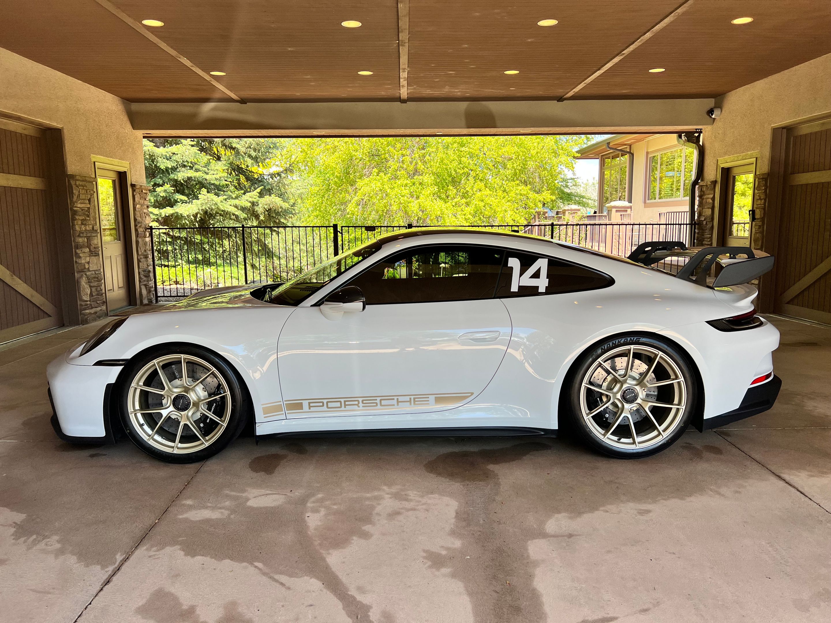White Porsche 911 992.1 GT3 with 20"/21" VS-5RS Apex wheels in Motorsport Gold