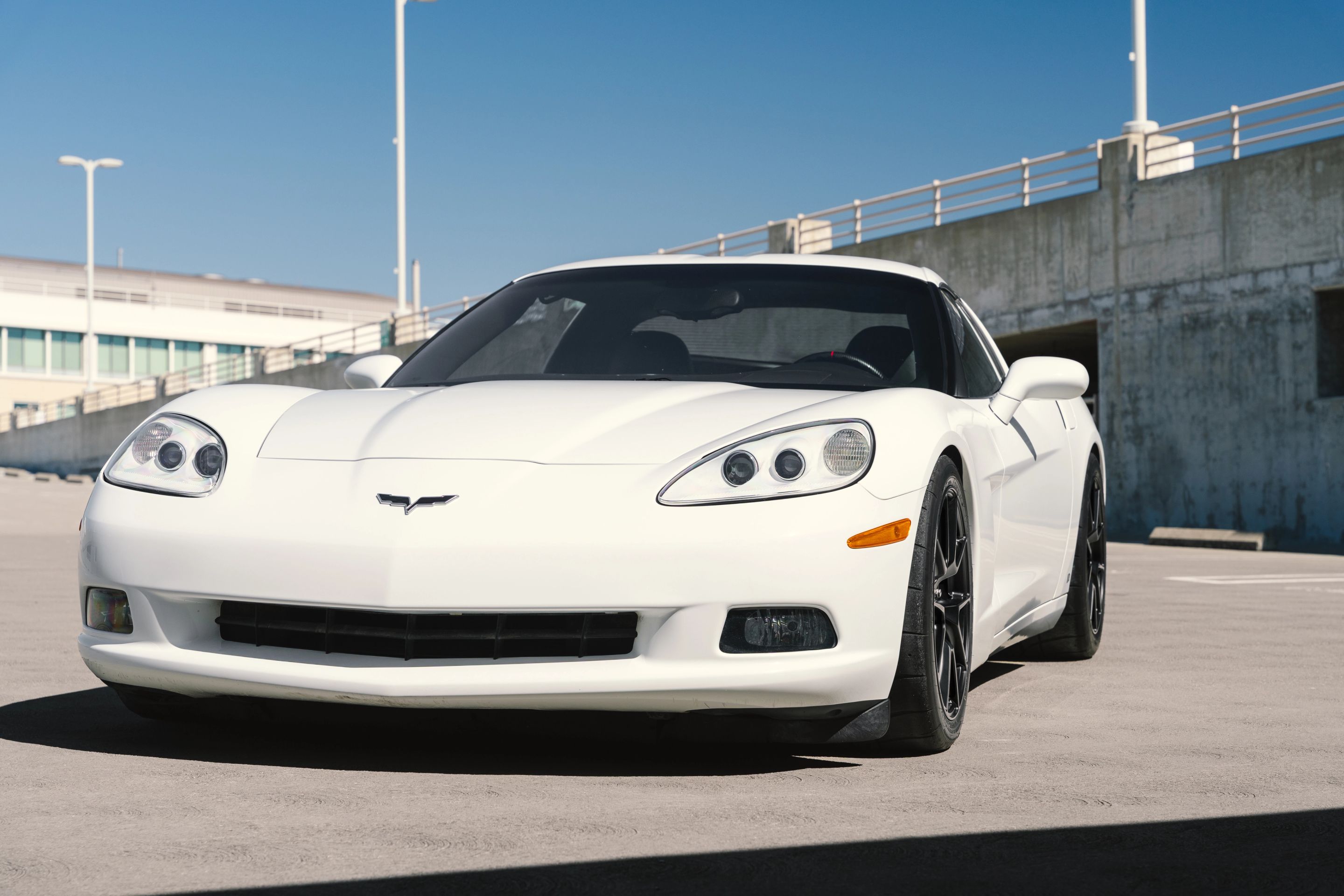 White Chevrolet C6 Corvette Base/Z51 with 18" VS-5 Apex wheels in Satin Black