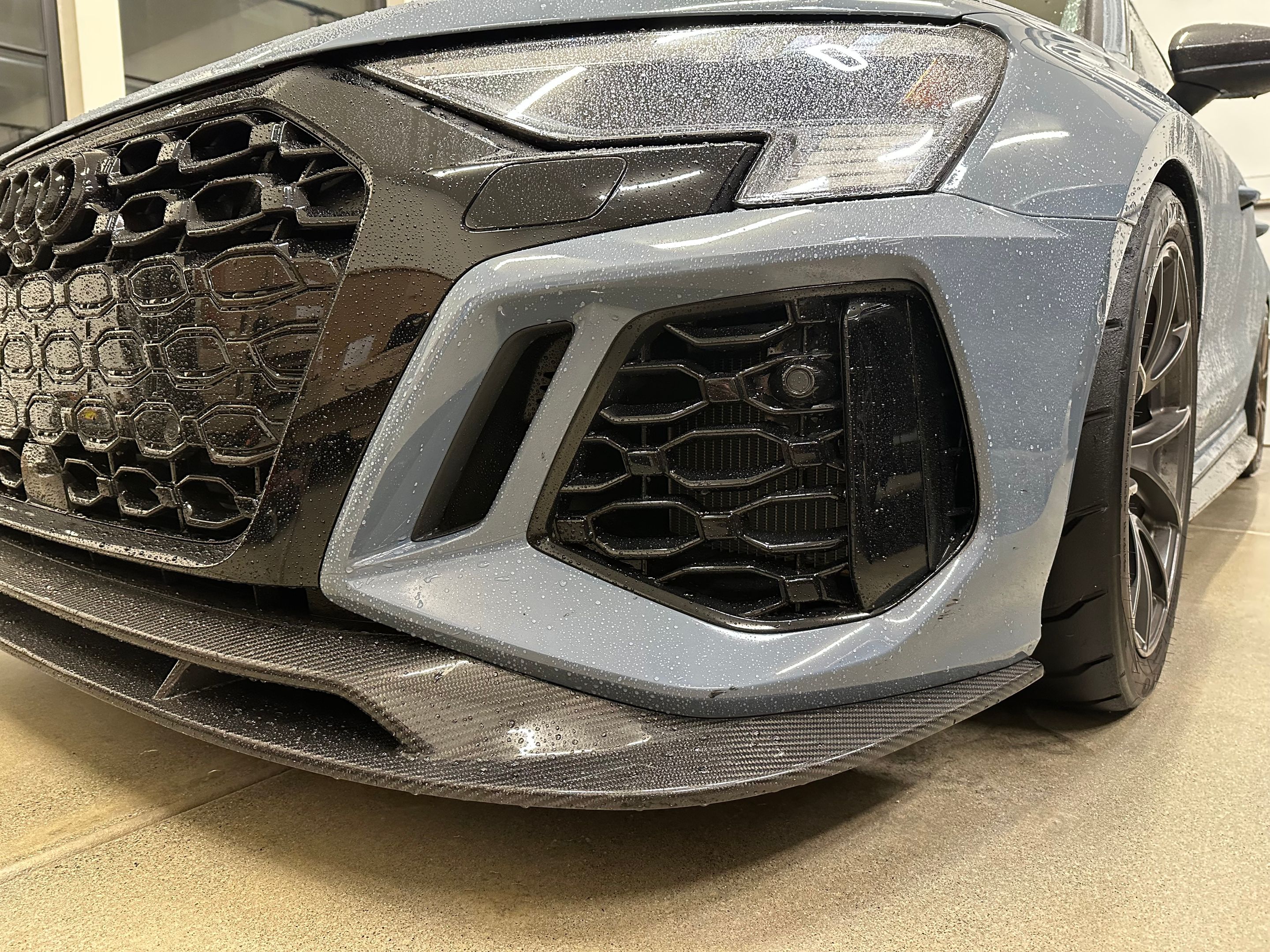 Blue Audi 8Y RS 3 with 18" VS-5RS Apex wheels in Anthracite