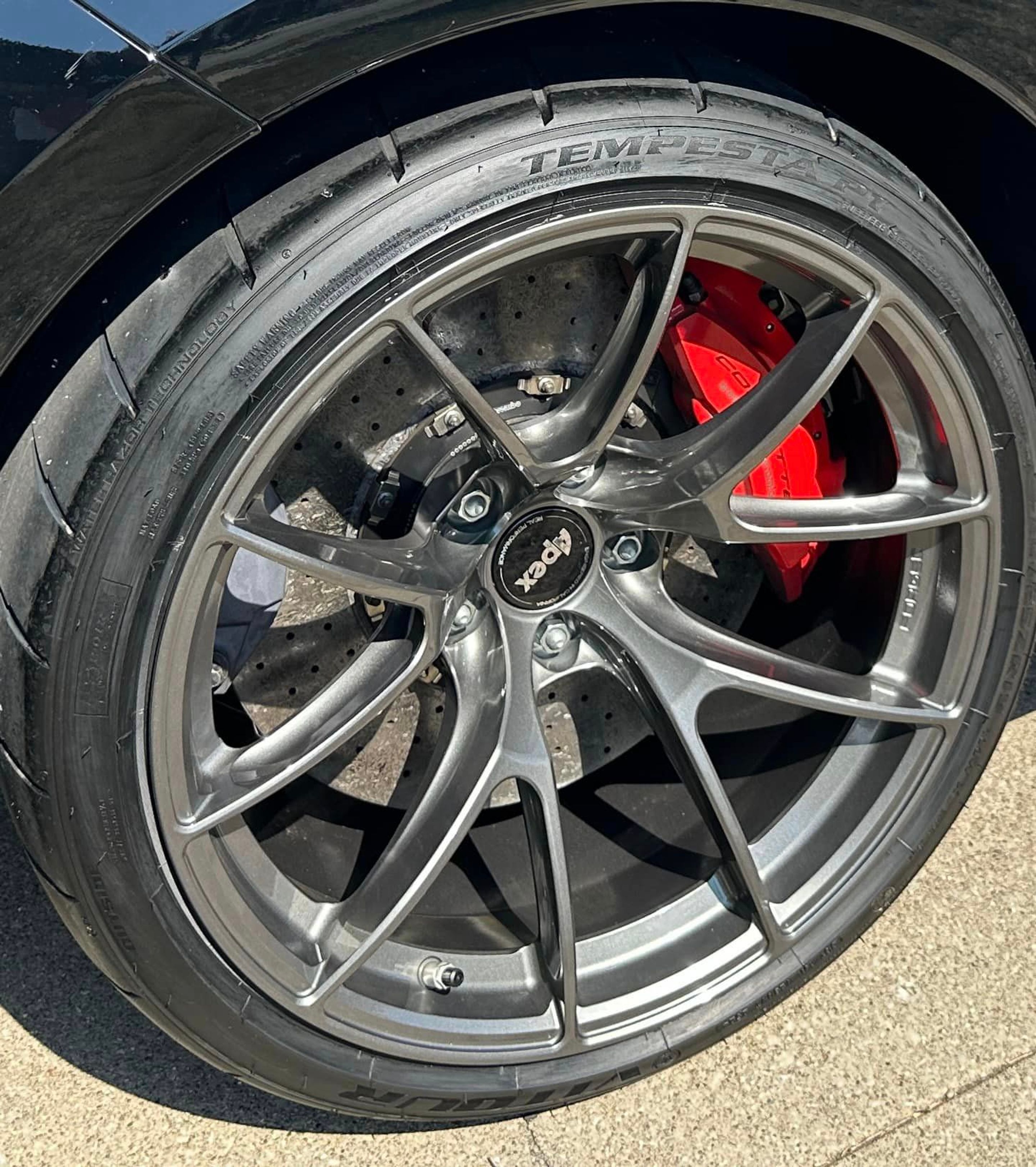 Black Chevrolet C8 Corvette E-Ray with 19" VS-5RS Apex wheels in Anthracite