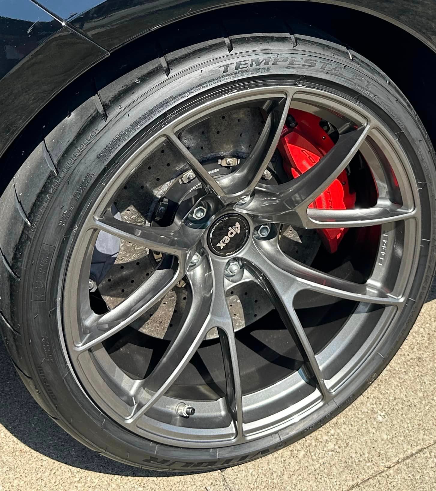Black Chevrolet C8 Corvette E-Ray with 19" VS-5RS Apex wheels in Anthracite