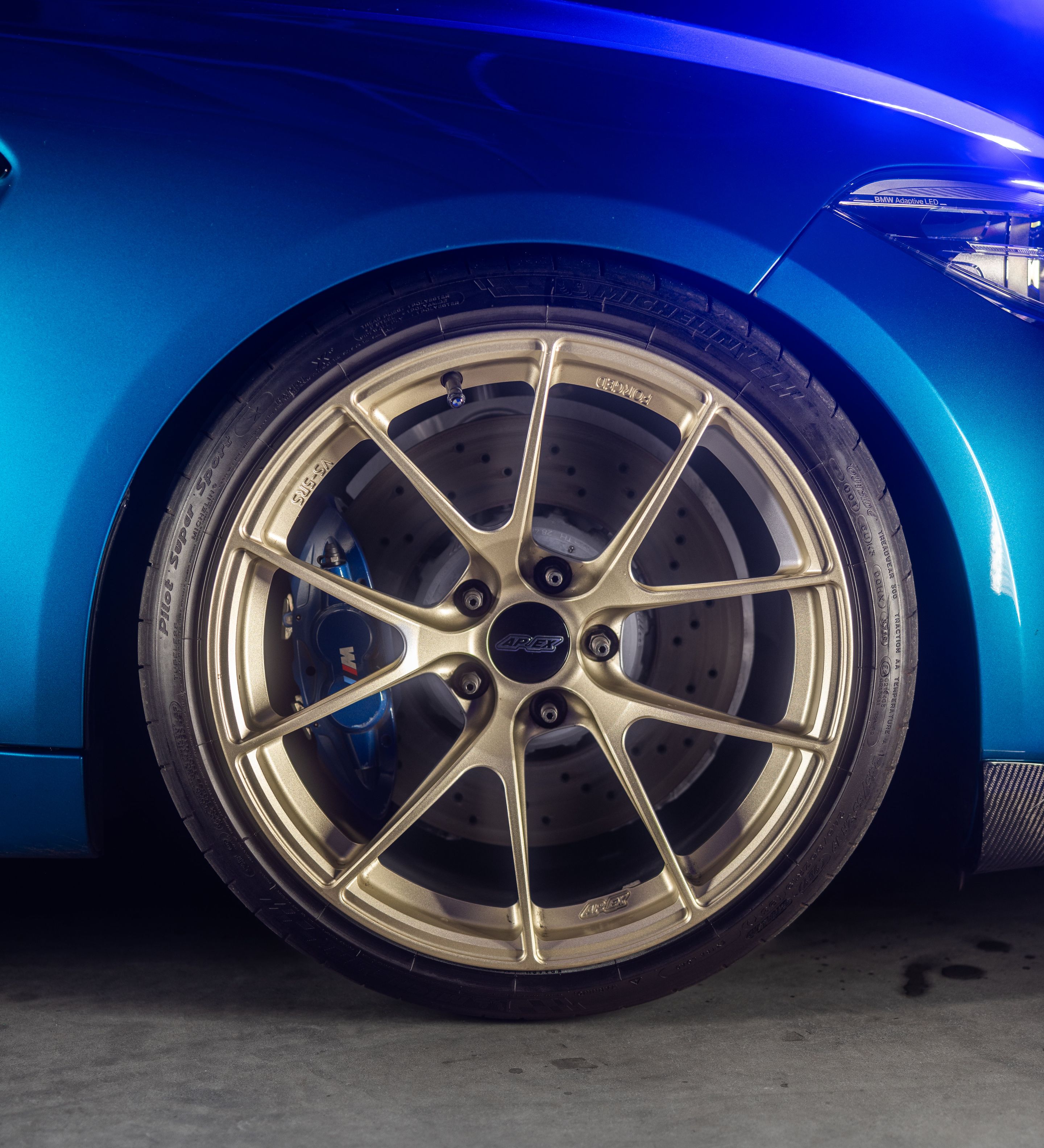 Blue BMW F87 M2 with 19" VS-5RS Apex wheels in Motorsport Gold