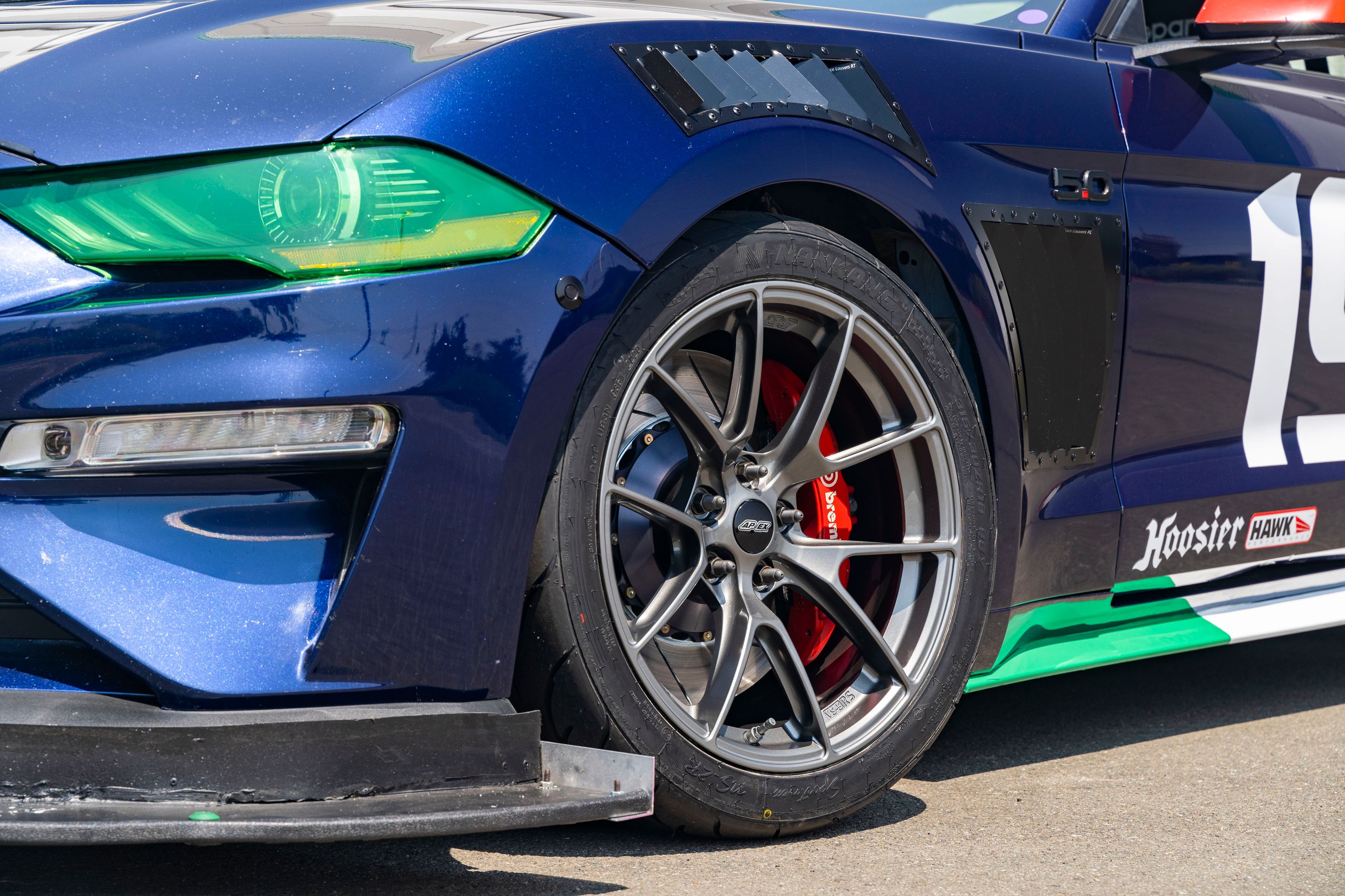Blue Ford S550 Mustang GT with 18" VS-5RS Apex wheels in Anthracite