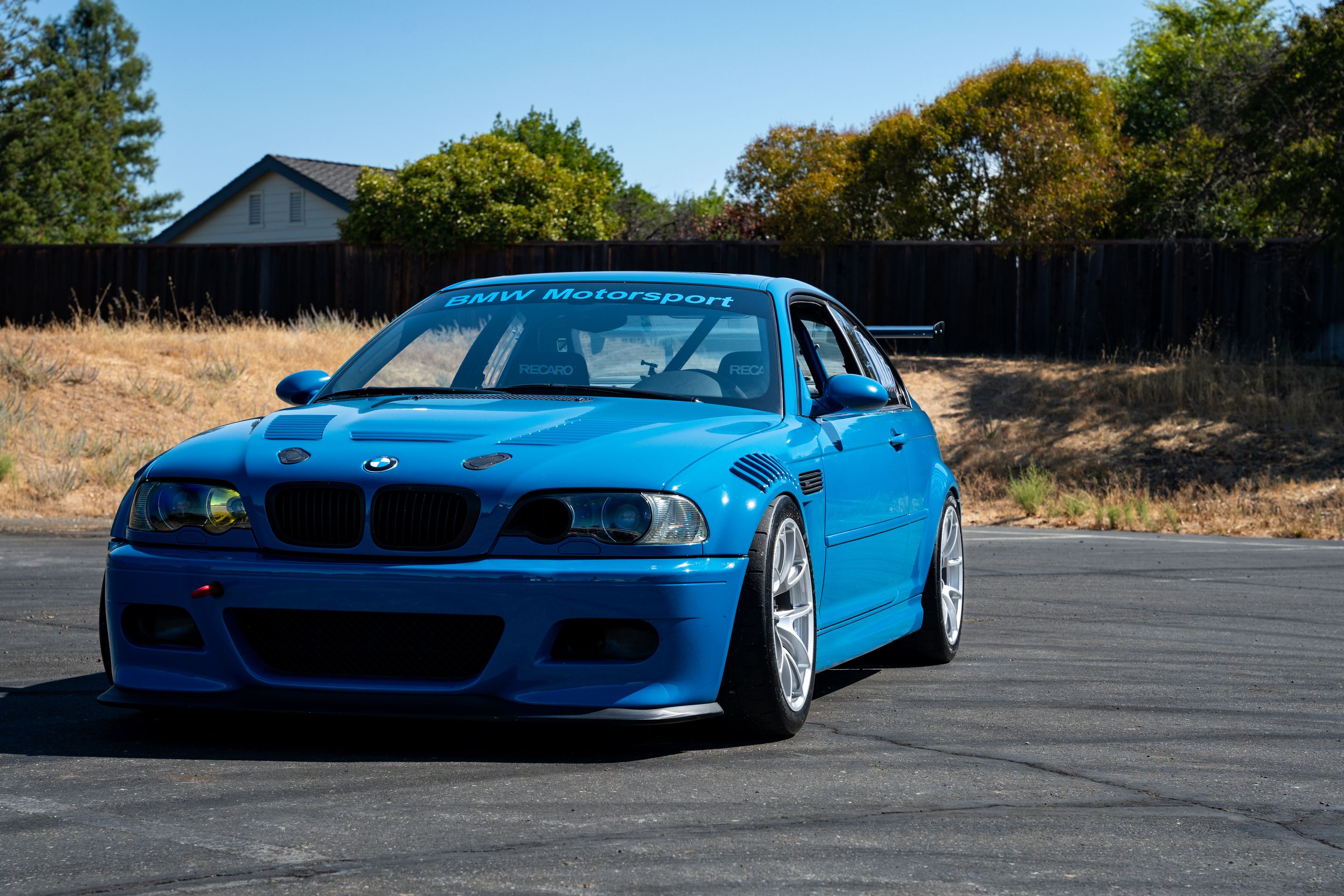 Blue BMW E46 M3 with 18" VS-5RE Apex wheels in Race Silver