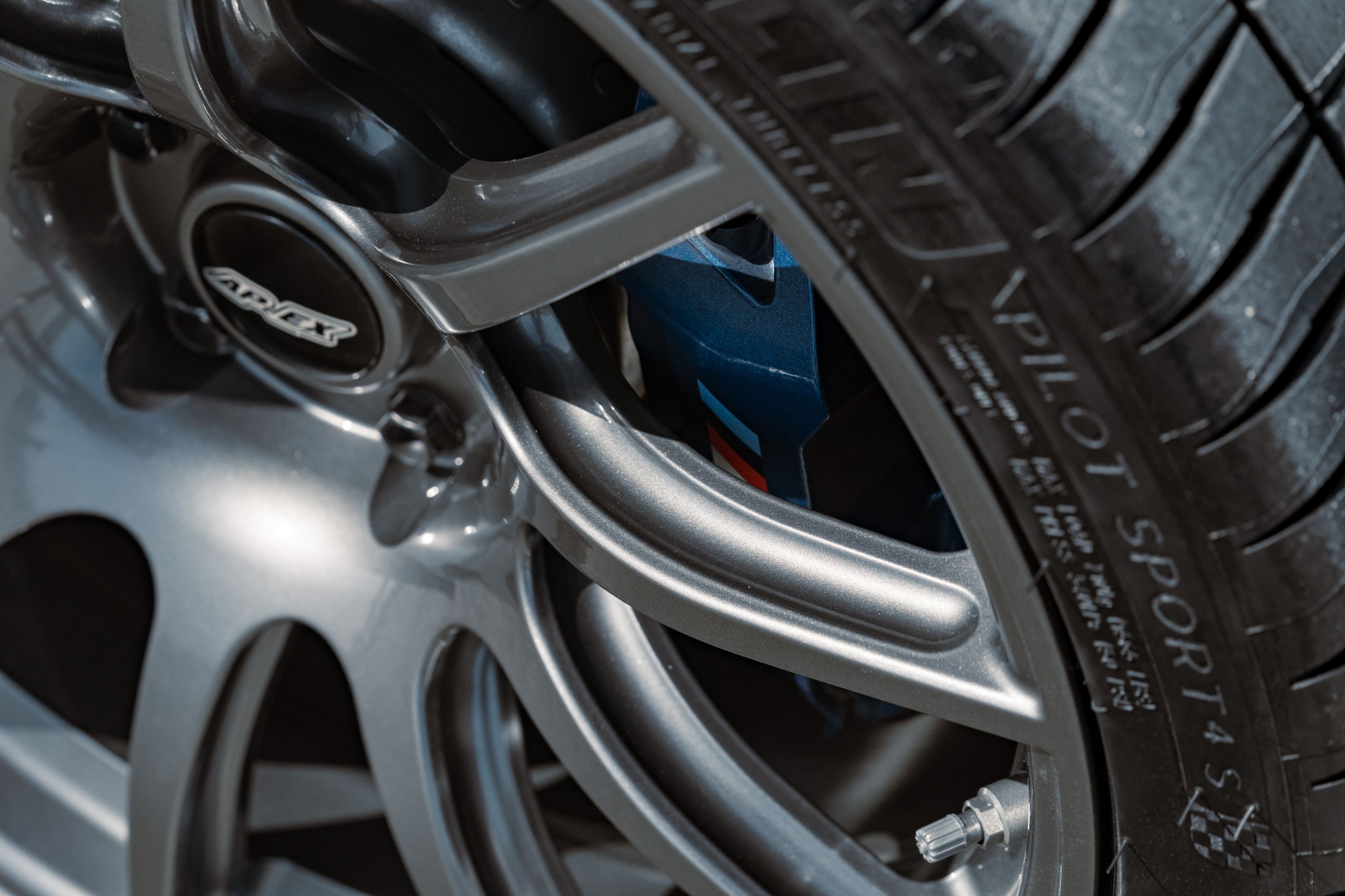 Grey BMW G20 Sedan 3 Series with 19" SM-10 Apex wheels in Anthracite