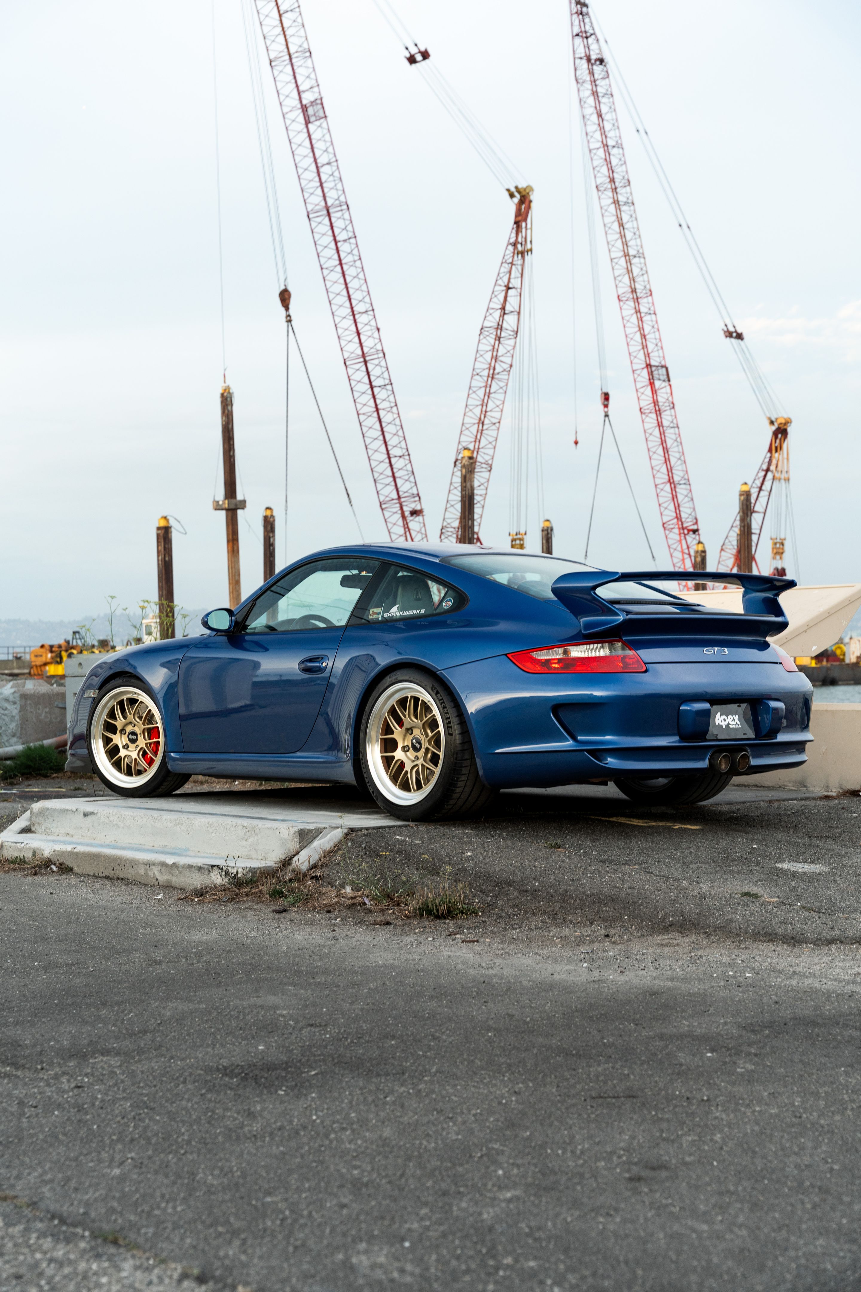 Blue Porsche 911 997 GT3 with 19" TEST-M Apex wheels in Machined Lip Gloss Motorsport Gold