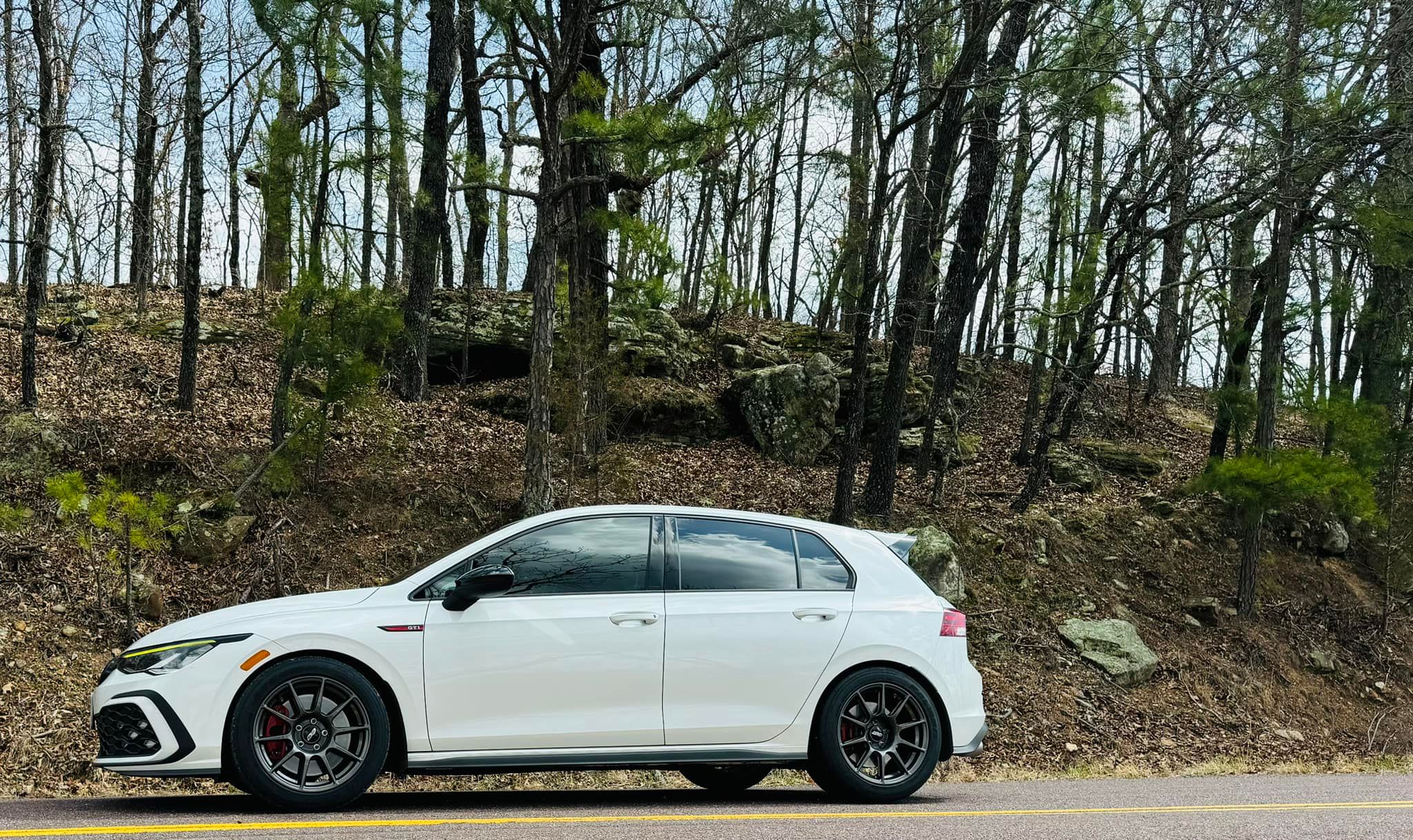 White VW MK8 GTI with 17" SM-10 Apex wheels in Anthracite