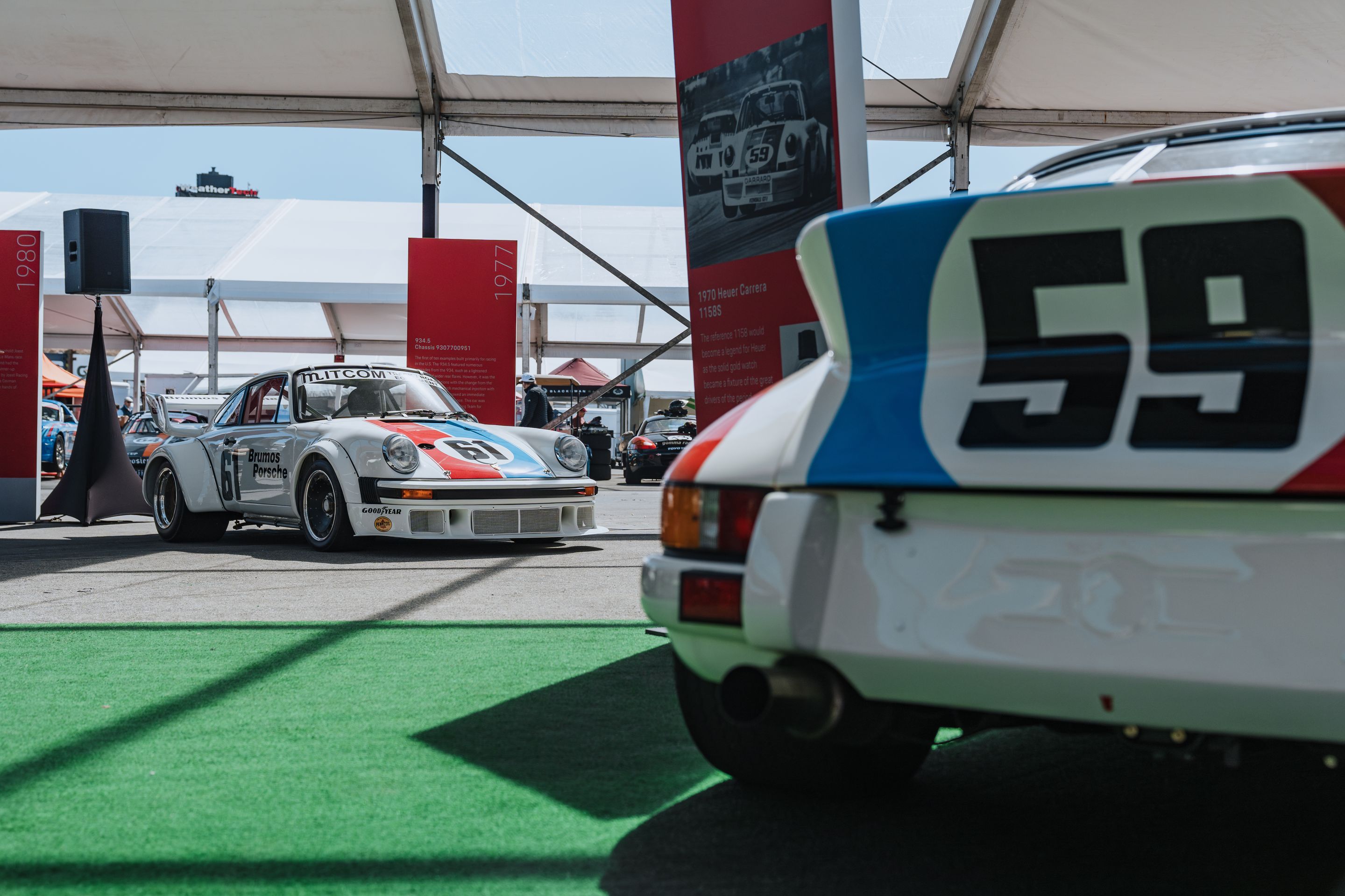 White Porsche 911 996 GT2 with 18" EC-7RS Apex wheels in Anthracite