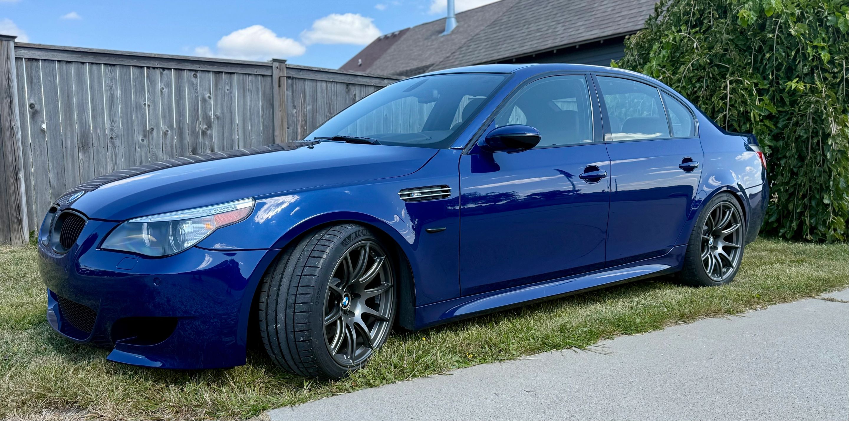 Blue BMW E60 M5 with 19" SM-10 Apex wheels in Anthracite