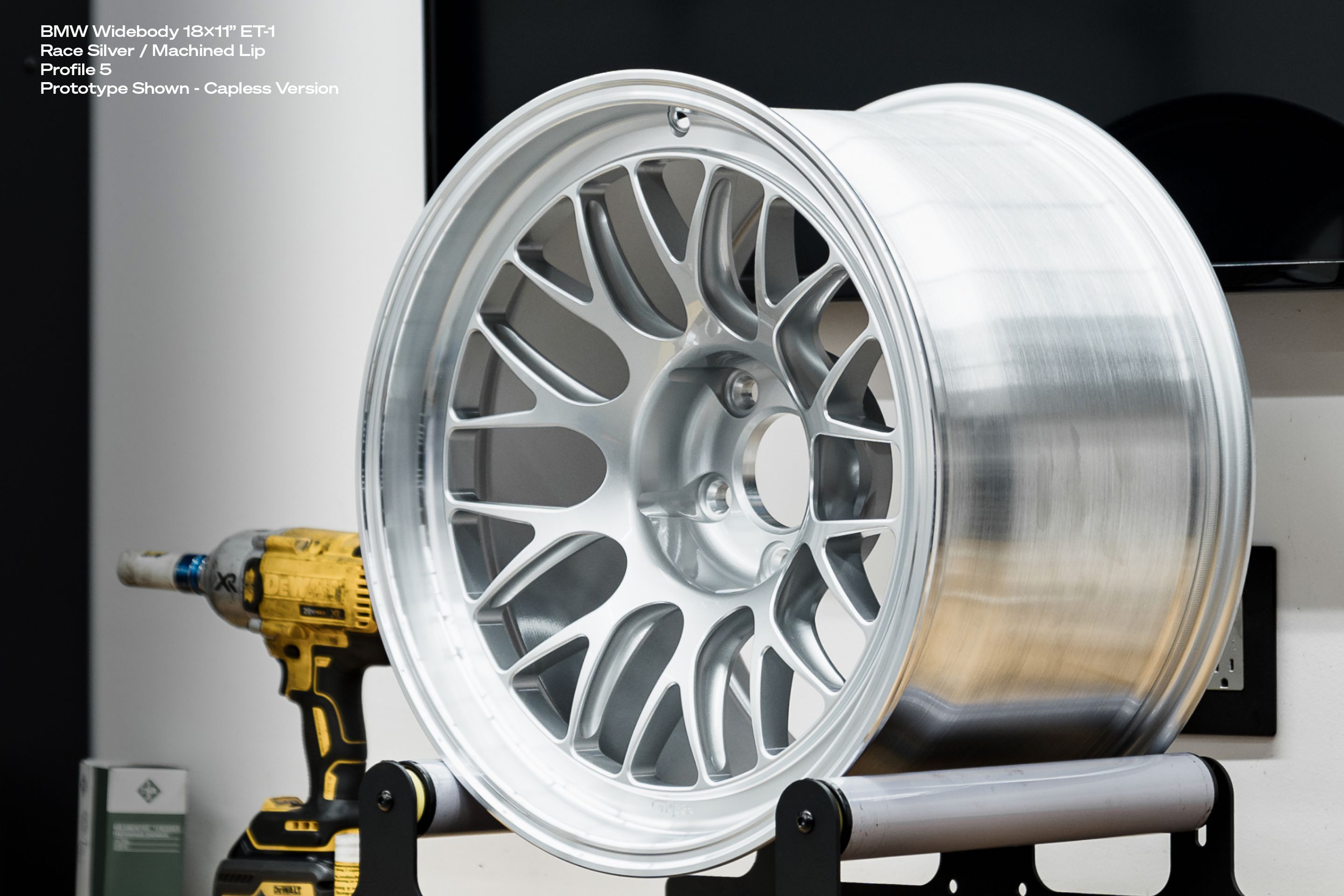 White BMW E46 M3 with 18" ML-10RT Apex wheels in Race Silver