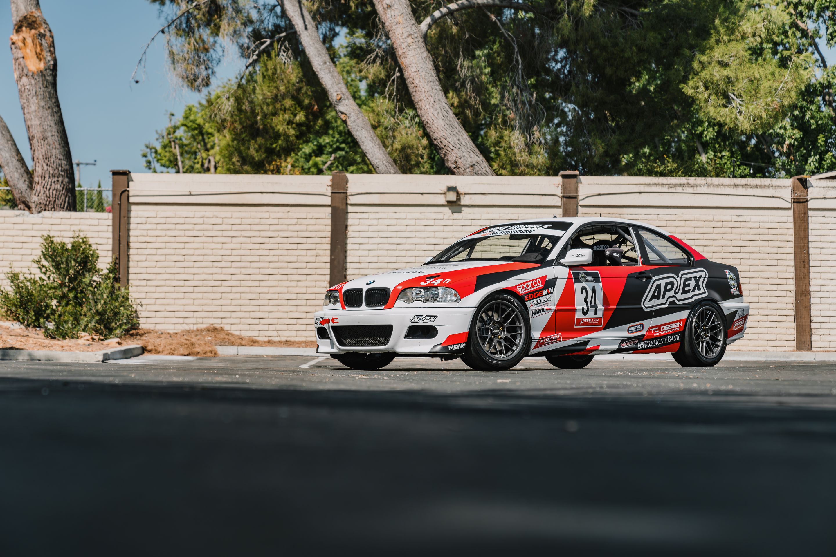 Race Livery BMW E46 3 Series with 17" ARC-8RT Apex wheels in Anthracite