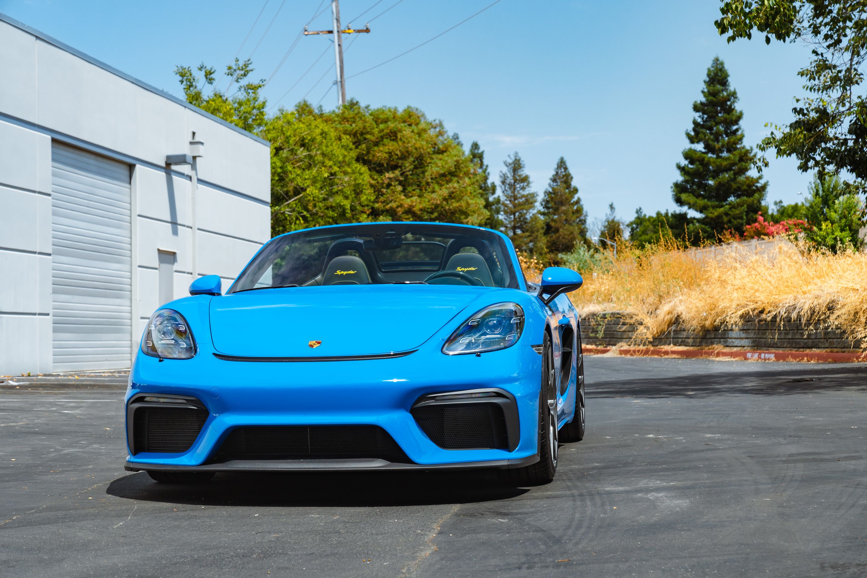 Blue Porsche 718 Spyder with 20" VS-5RS Apex wheels in Anthracite