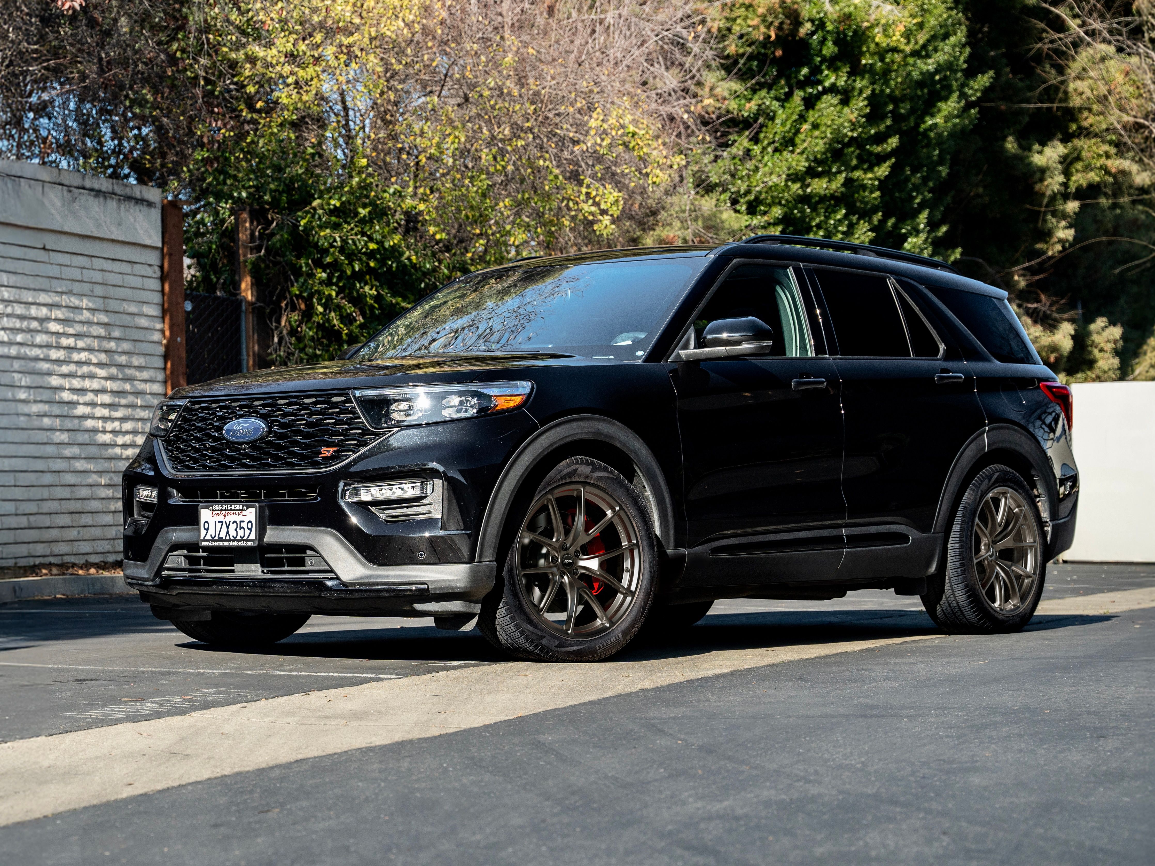 Ford 6th Gen Explorer ST with 21