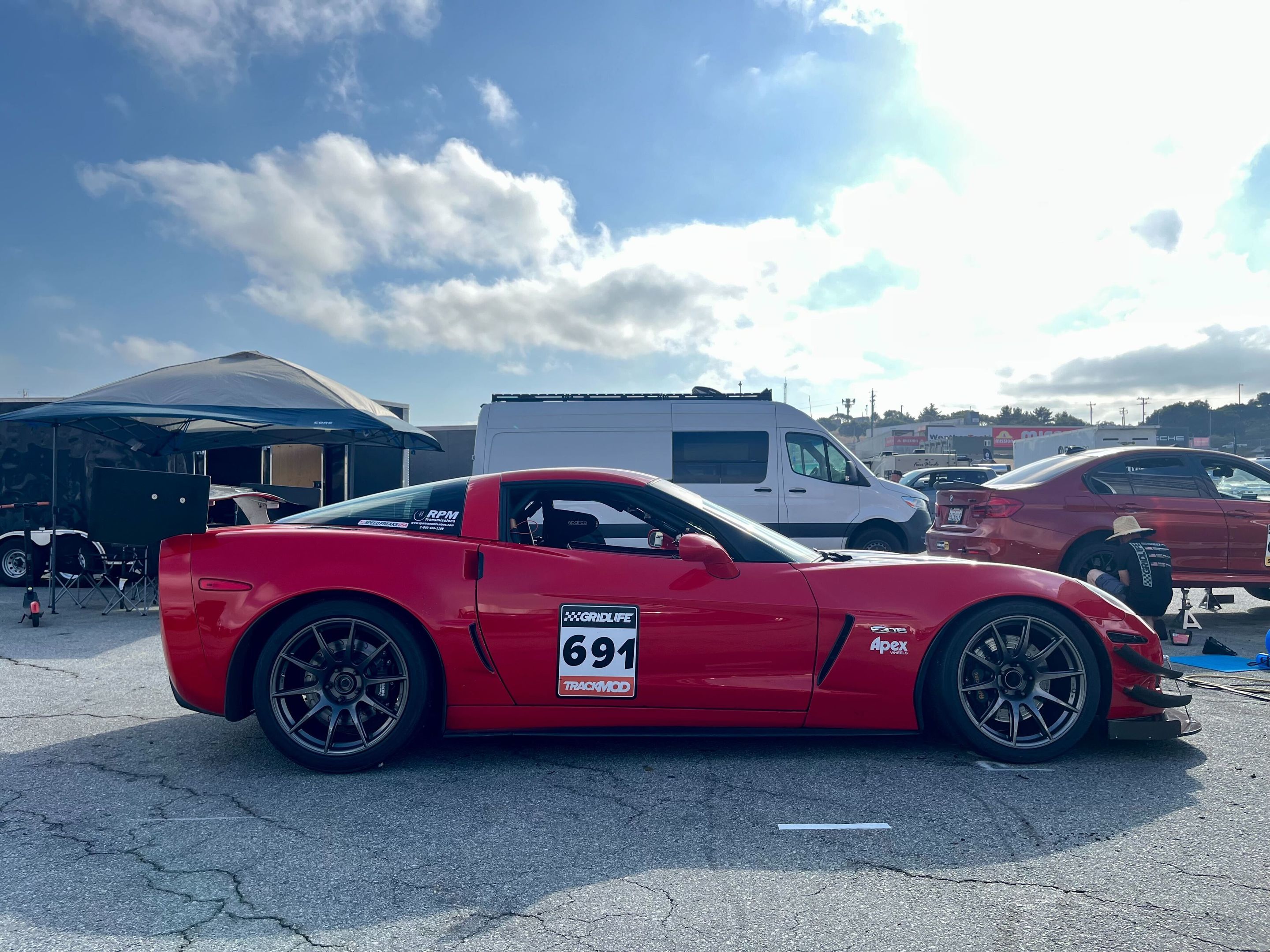 Red Chevrolet C6 Corvette Z06 with 19" SM-10RS Apex wheels in Anthracite