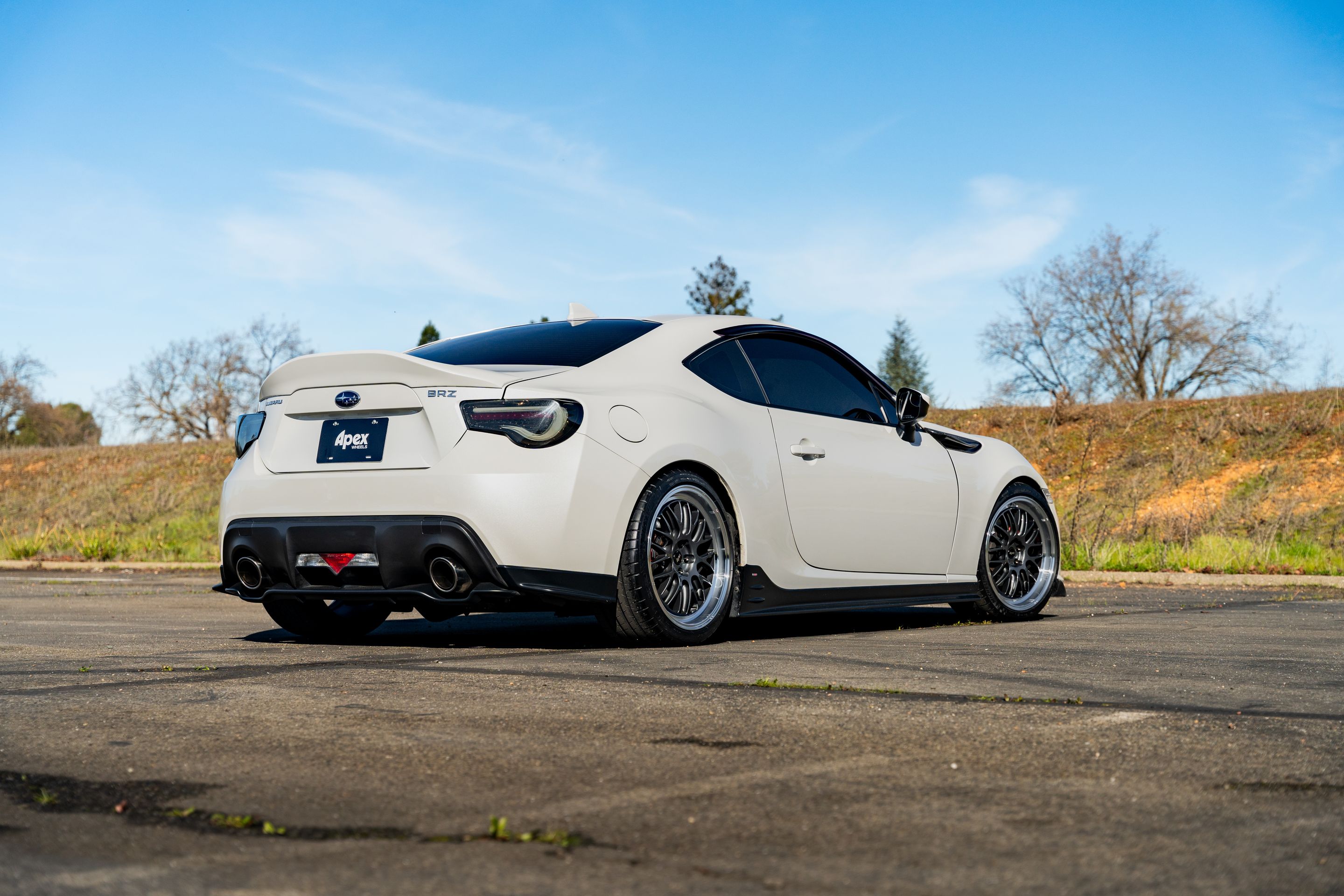 White Subaru ZC6 / Gen 1 BRZ with 18" ML-10RT Apex wheels in Machined Lip Anthracite