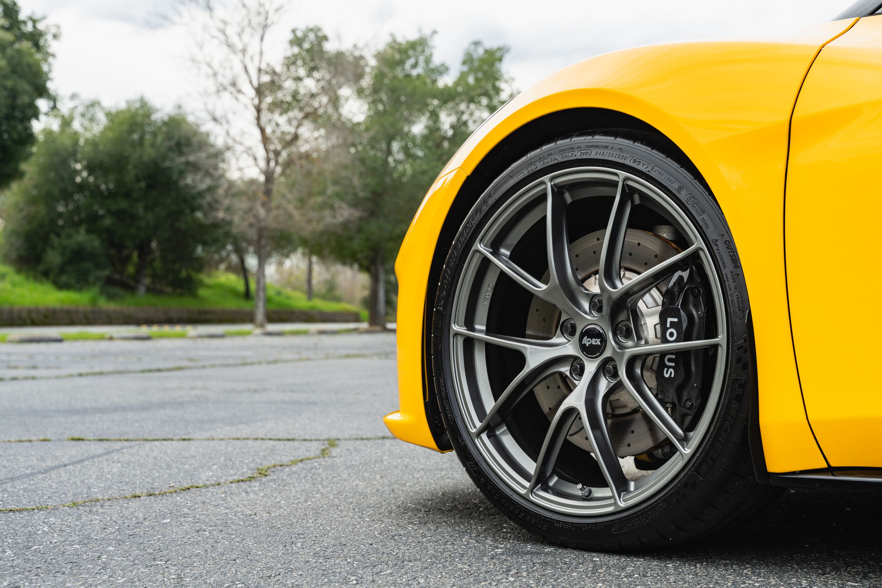 Yellow Lotus Emira with 20" VS-5RS Apex wheels in Anthracite