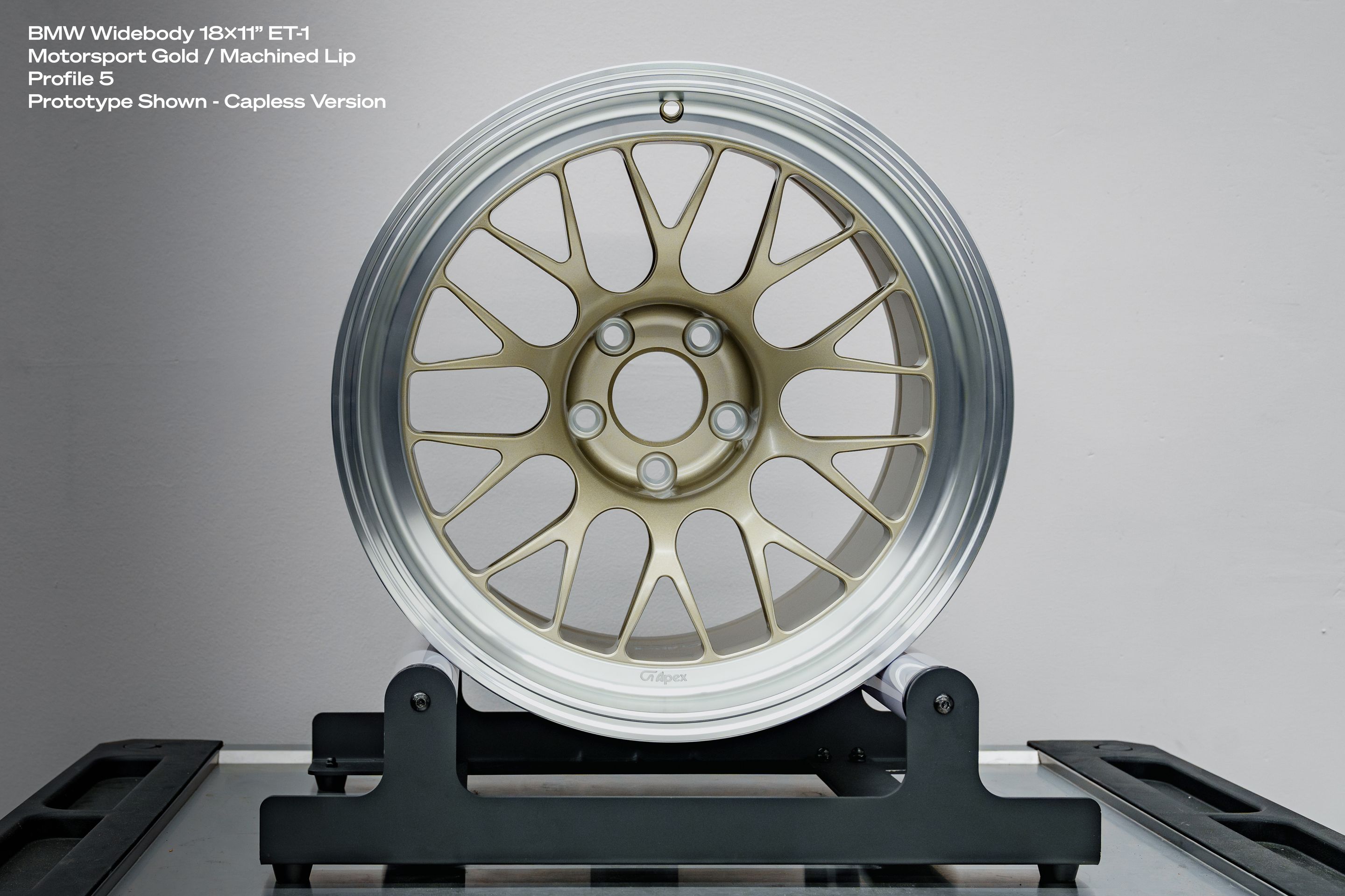 White BMW E46 M3 with 18" ML-10RT Apex wheels in Motorsport Gold