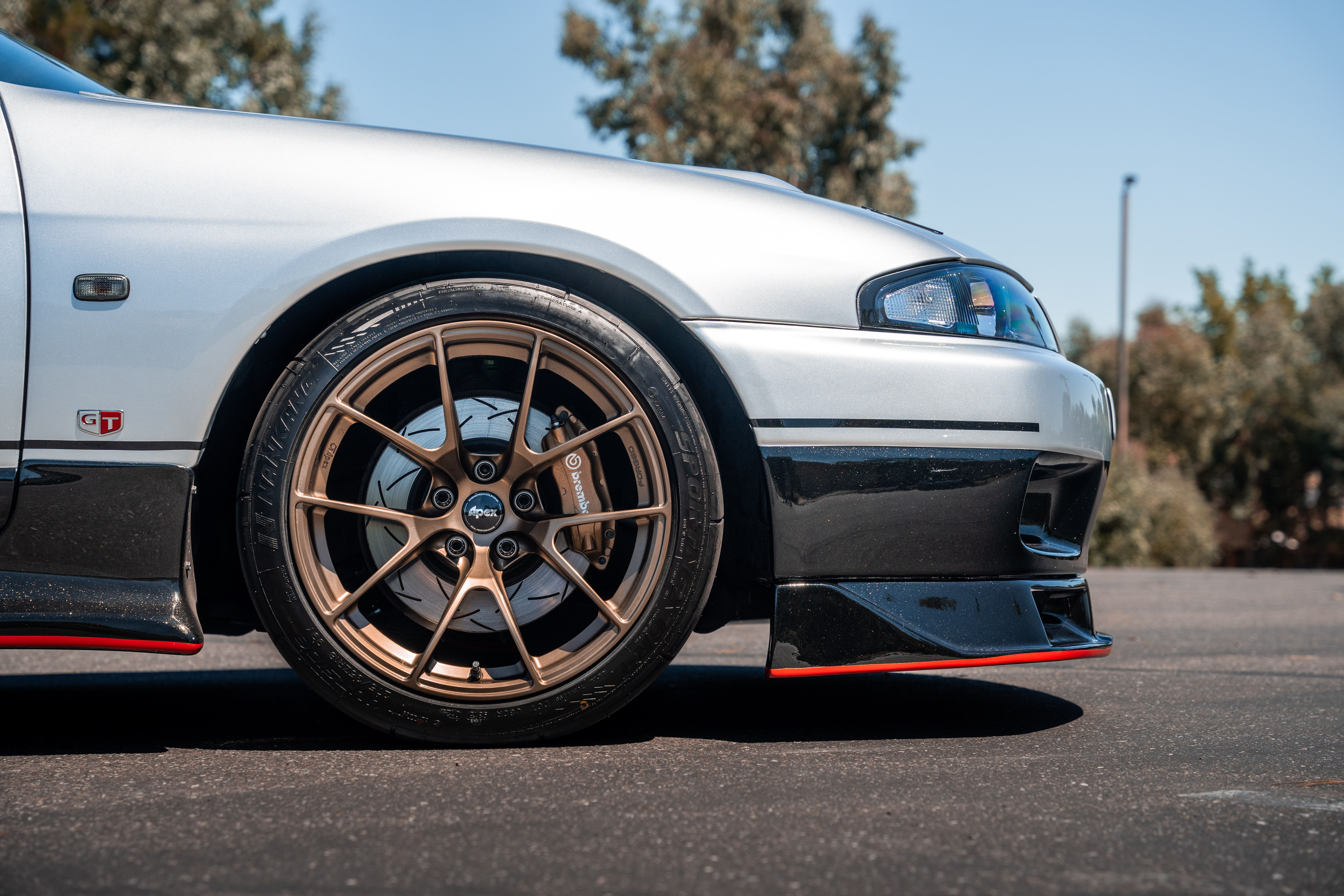 Nissan R33 GT-R with 18