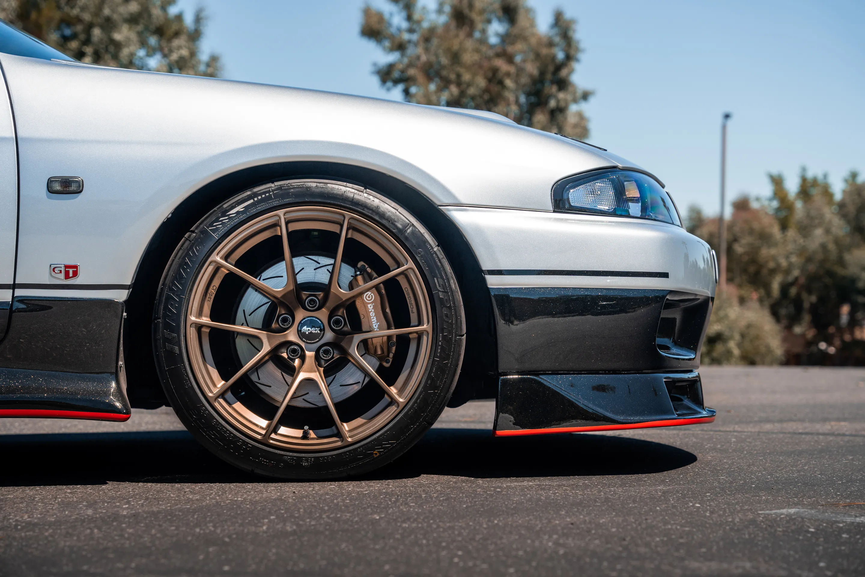 Nissan R33 GT-R with 18