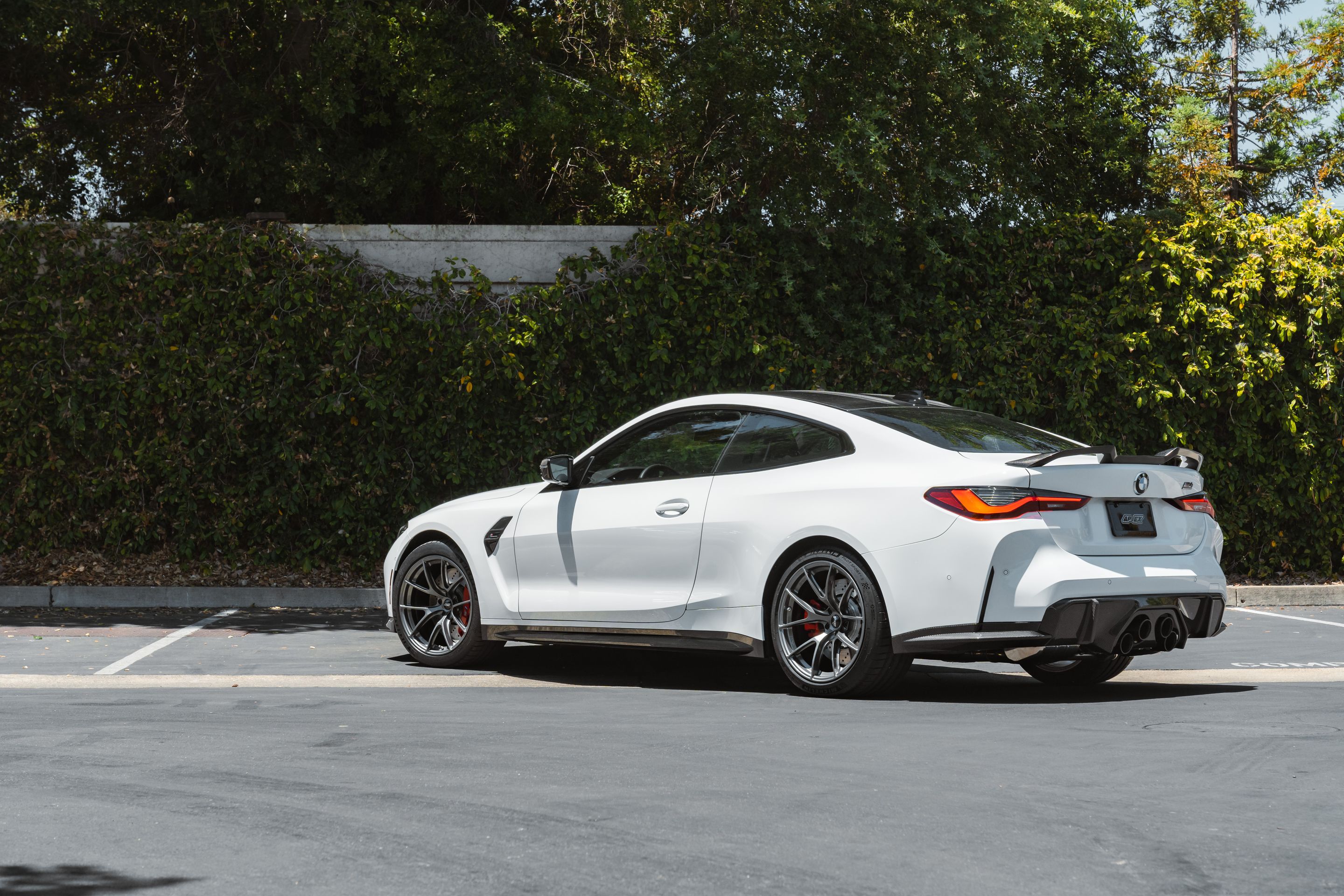White BMW G82 Coupe M4 with 19" VS-5RS Apex wheels in Anthracite